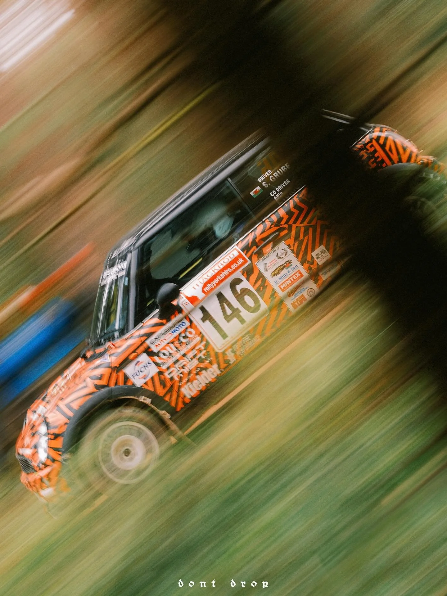 Sven Grube and Alfie Element, Cropton.

#dontdrop #mini #rallyphotography