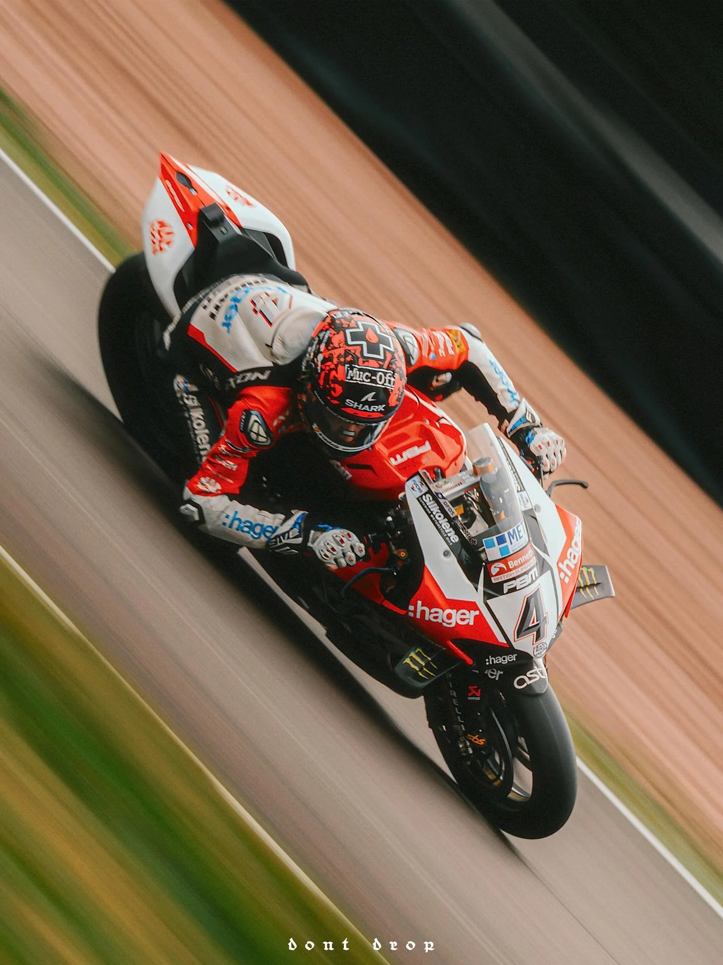 British Superbikes - Oulton Park

#britishsuperbikes #dontdrop #motorsportphotographer #wsbk #bsb #motogp