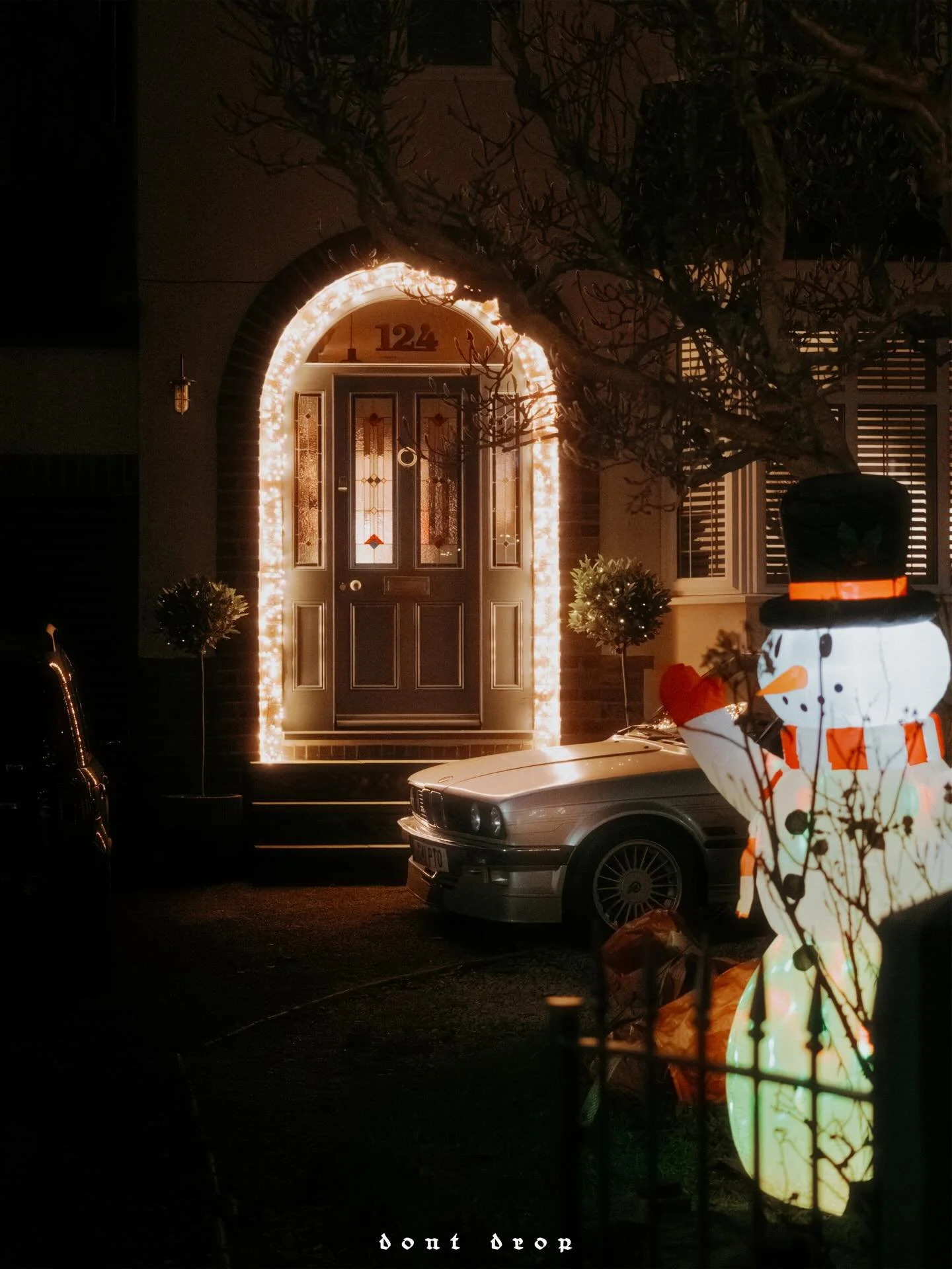 A festive BMW caught on a street walk before the pox took me. Expect shots from all 20 events coming over the next few weeks. Enjoy yourselves everyone!

#dontdrop #bmw #christmaspox