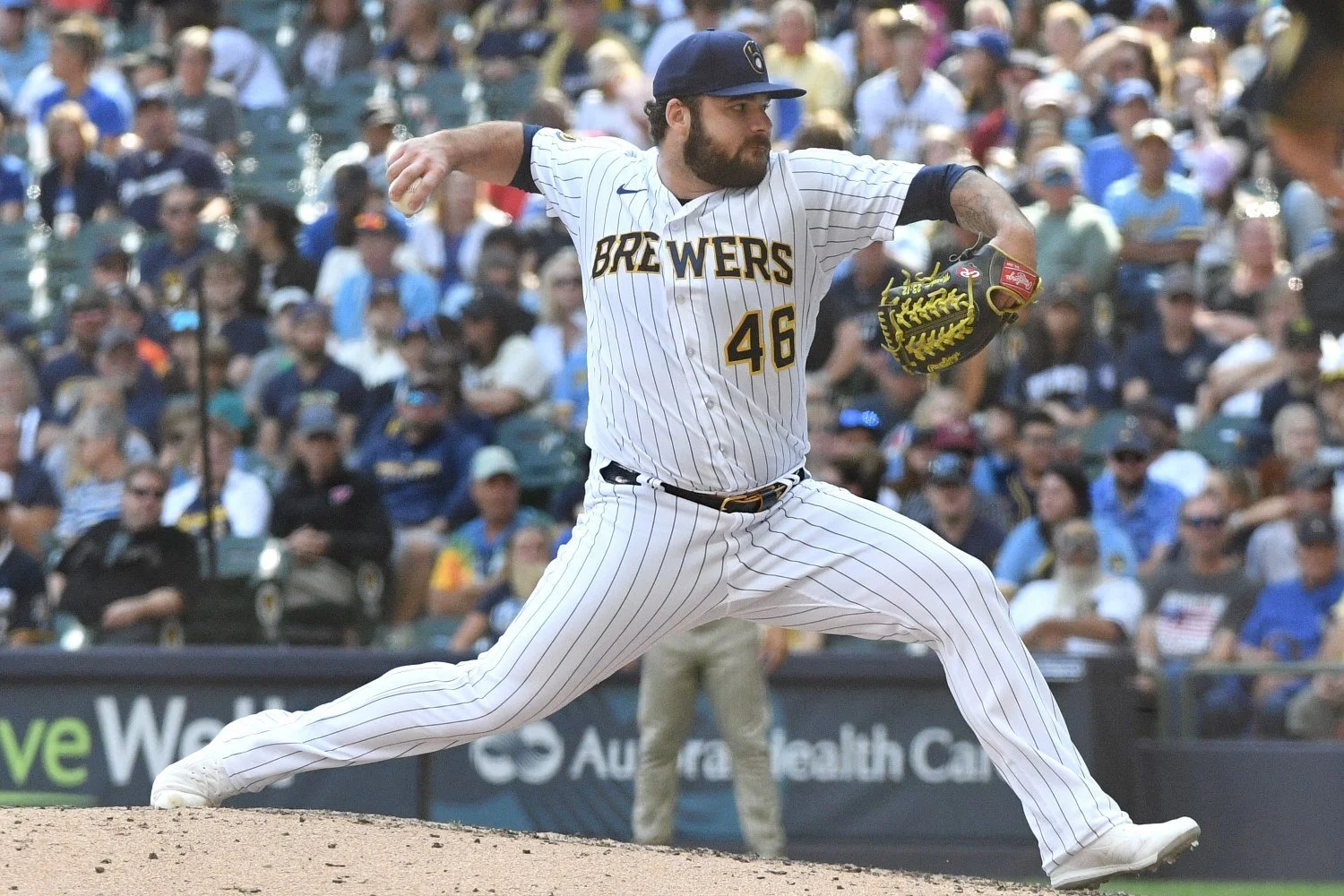 Wilson resigns with the Brewers