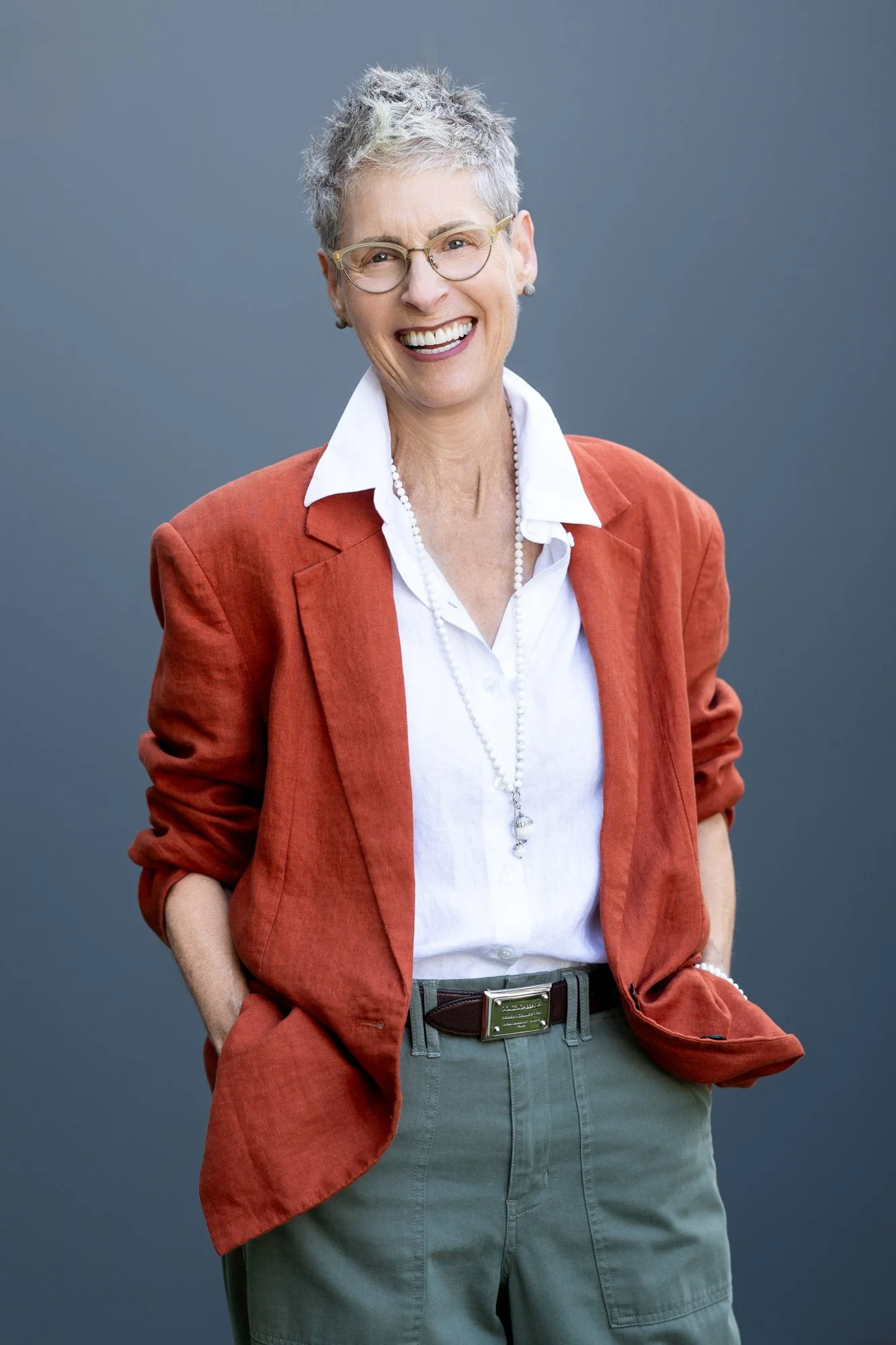 A relaxed and confident portrait from my 40 Over 40 series. I love photographing women who are embracing life, style, and their next chapter with personality and joy. This series celebrates real women — confident, vibrant, and totally themselves.