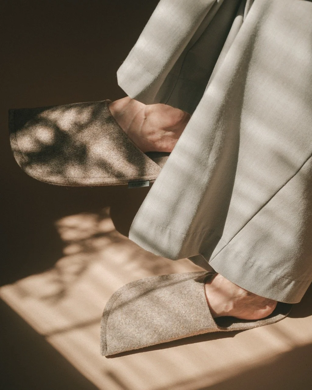 Kaaita_Slippers_still lifestyle_Hana Jelovcan_19 Large.jpeg