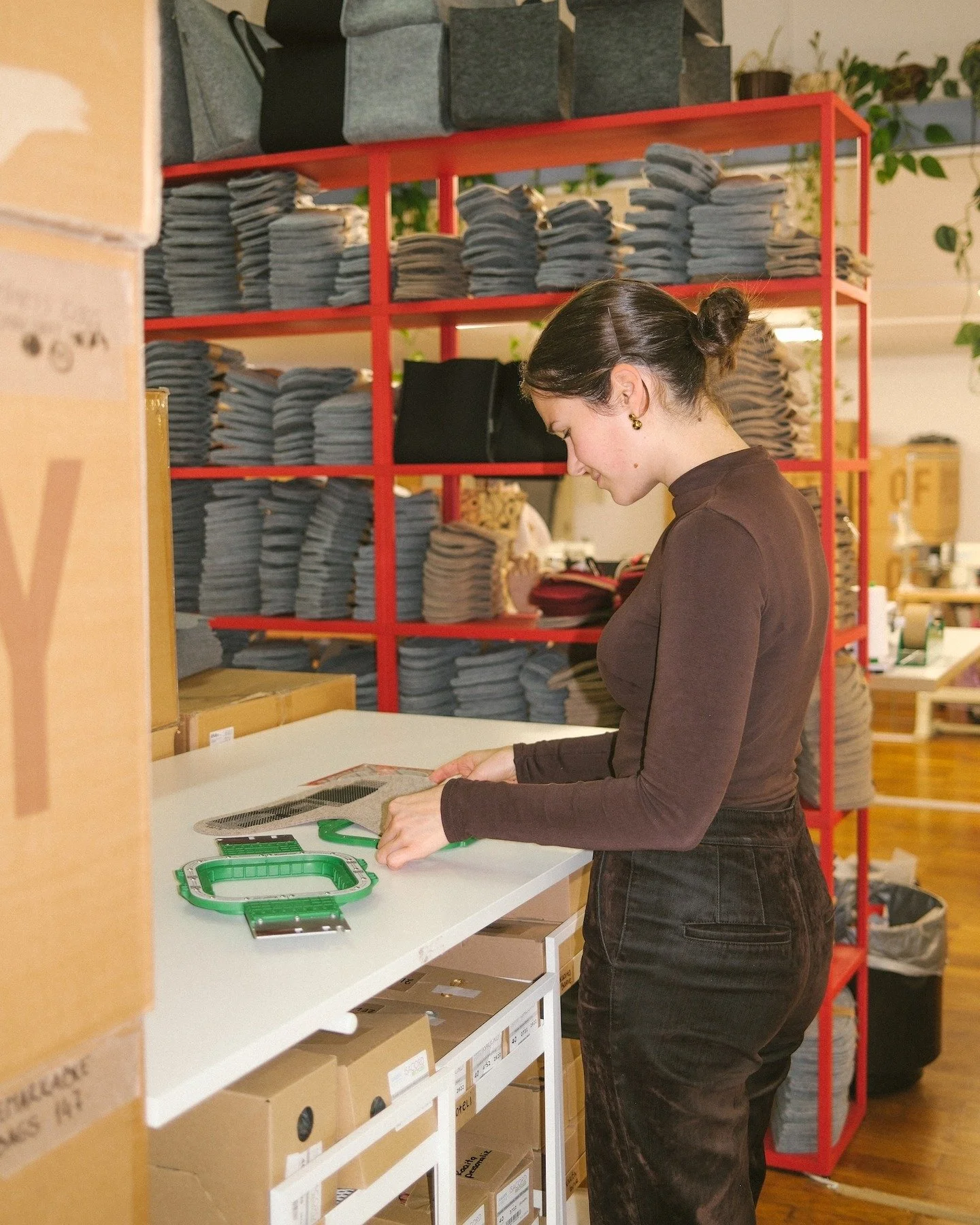 YOU CAN&rsquo;T BEAT A WARM HUG (AND A FEW WORDS EMBROIDERED ON TOP) 🪡 Just as our slippers are designed to hug your feet, our embroidery service is here to get you all mushy 🥹
Your witty, kind, magical words are embroidered on slippers right here 