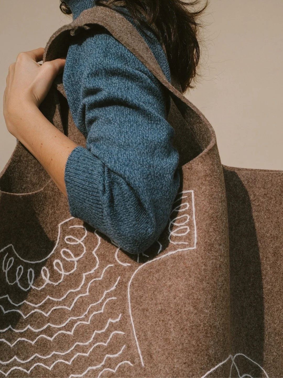 A gift with a past, a purpose and a softer next chapter.
Last autumn, A1 Slovenia invited employees to bring in woollen jumpers they no longer wore.
At the time, no one knew the story would come full circle a few months later.
Once the collection was