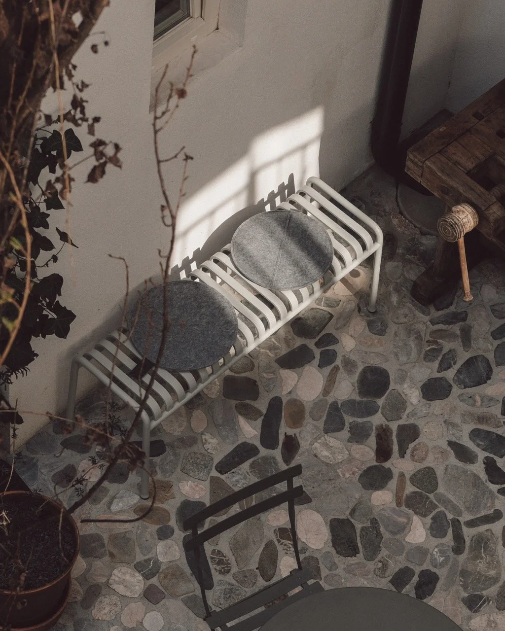 THE INNER COURTYARD at HOTEL APRIL1550
Enclosed, quiet, almost hidden.
The building has stood here since 1550. You can still read its history in the exposed brick, uneven stone and weathered wood.
Stone walls. A tree. A few metal tables catching the 