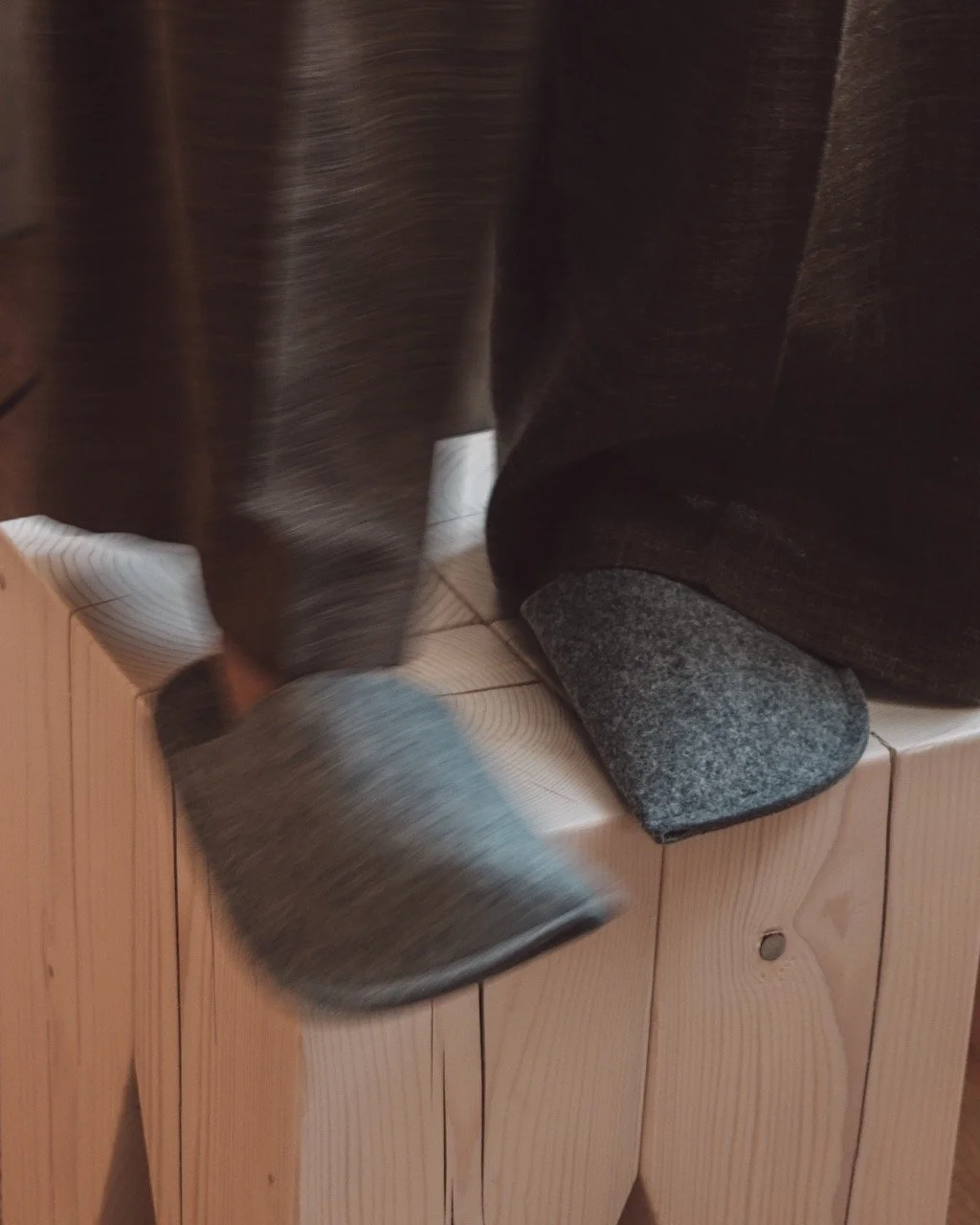 This morning, I wasn&rsquo;t in a hurry to be anywhere.
I put on my slippers and stayed in the room a little longer. Listening to the house wake up, wondering whether to go down for breakfast or wait just a few more minutes.
I waited.

Photographer @