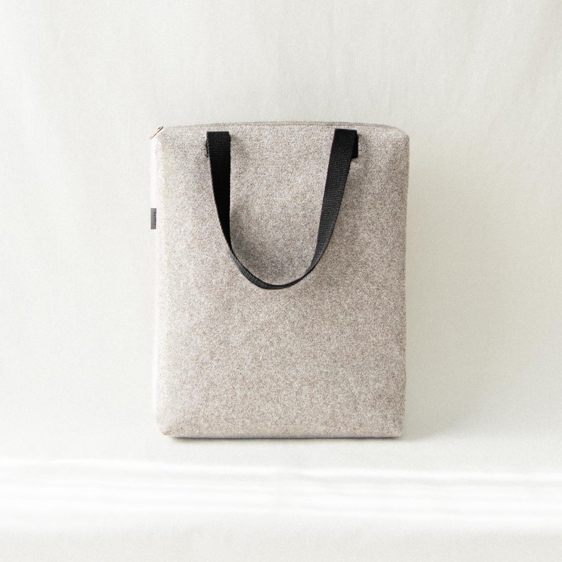 Kaaita_Tote_Bag_beige with black handles_01.jpg