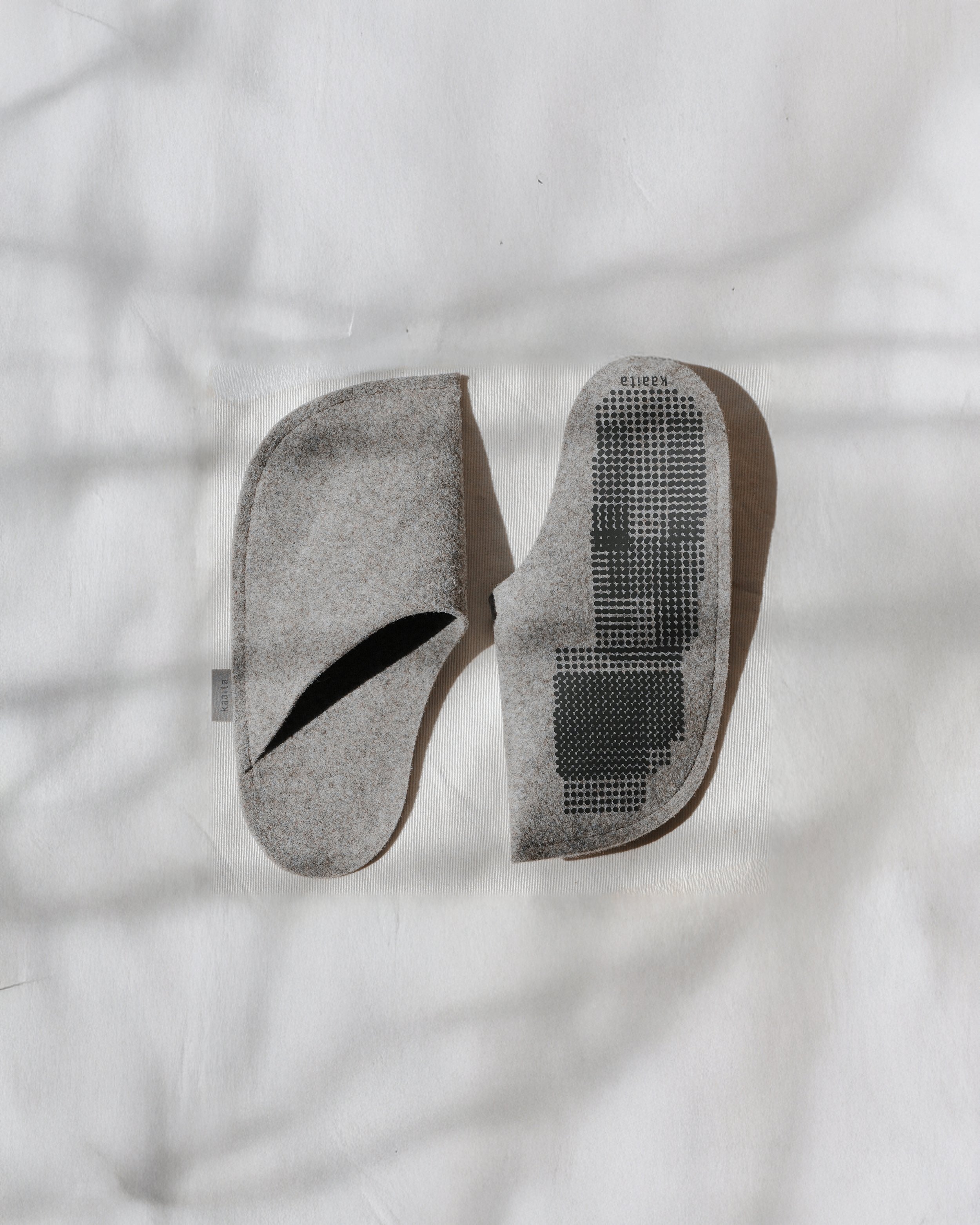 Kaaita_Pure Non Slip_Kingwooly grey_Hana Jelovcan_02.jpg