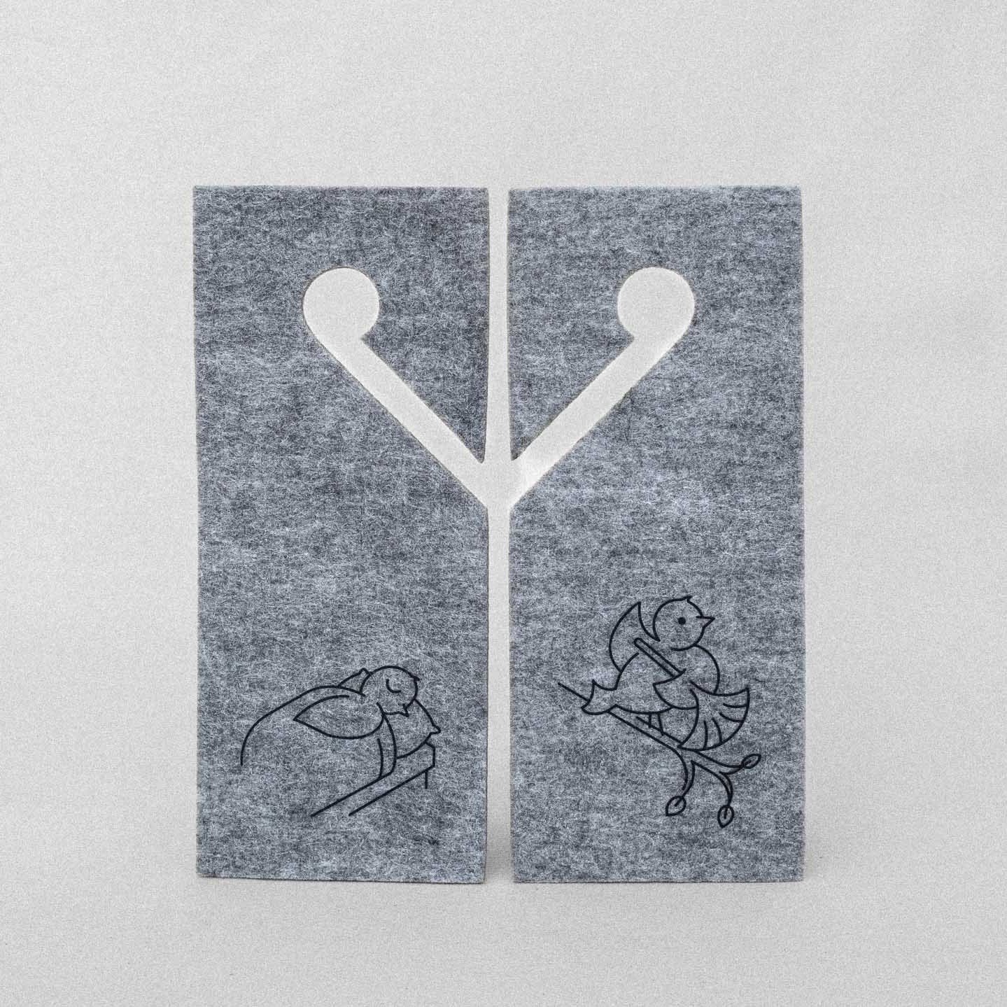 Kaaita hotel room door hangers that are soft, warm, and durable, designed to fit various door handles with options for ‘Please Clean the Room’ or ‘Let’s Skip Cleaning’.