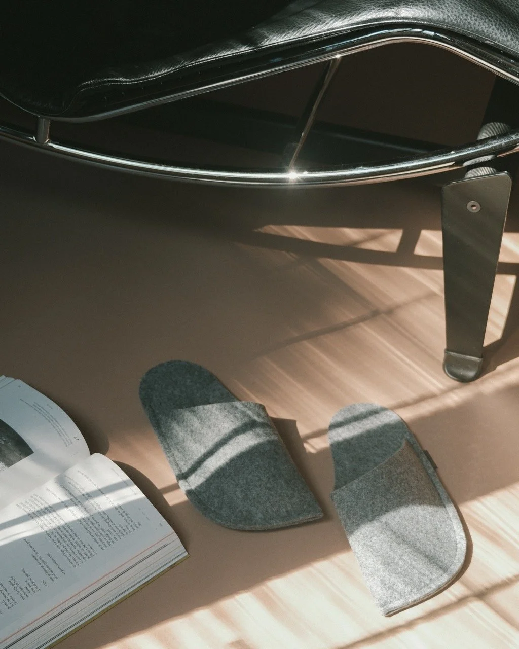 Kaaita_Slippers_still lifestyle_Hana Jelovcan_24 Large.jpeg