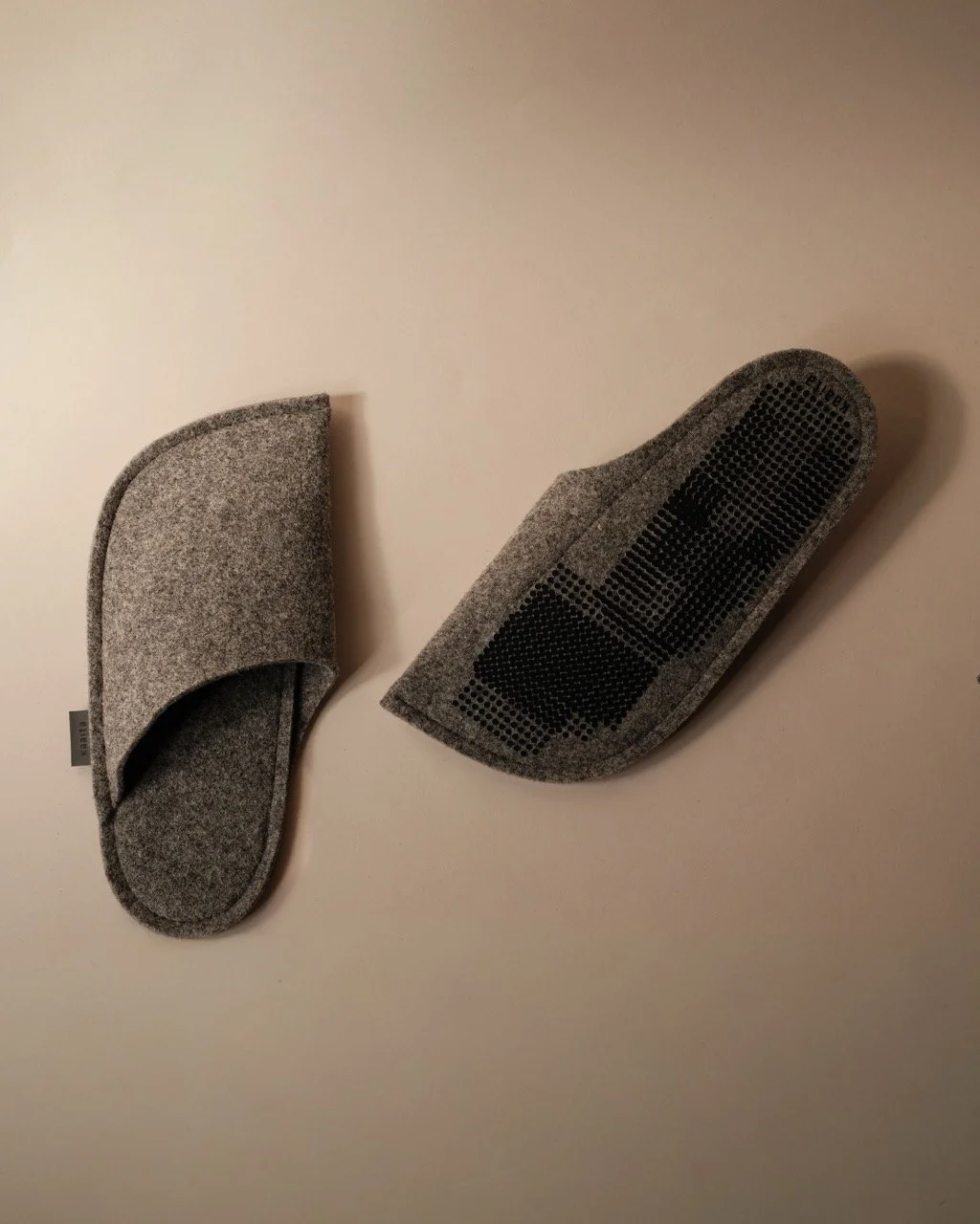 Kaaita_Cosy Non-Slip_Kingwooly_Grey_Hana Jelovcan_02 Large.jpeg