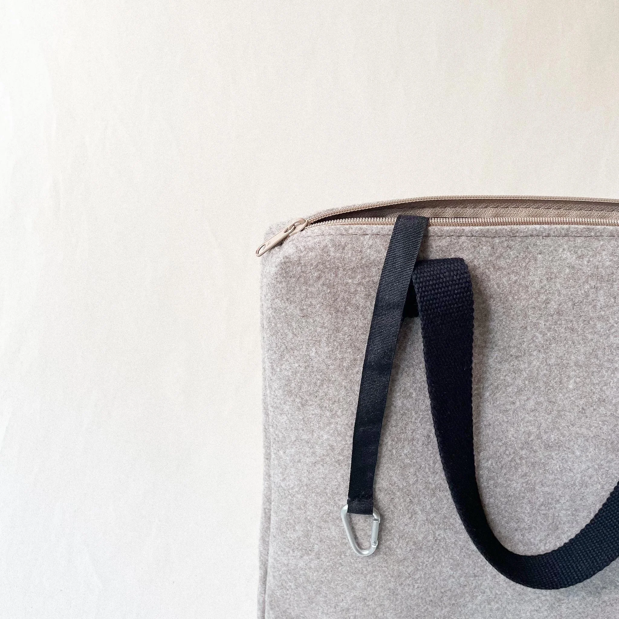 Kaaita_Tote_Bag_beige with black handles_02.jpg