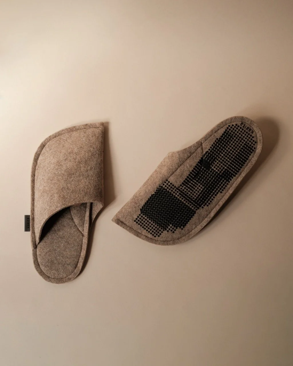 Kaaita_Aroma Non-Slip_RePett_Beige_Hana Jelovcan_02 Large.jpeg