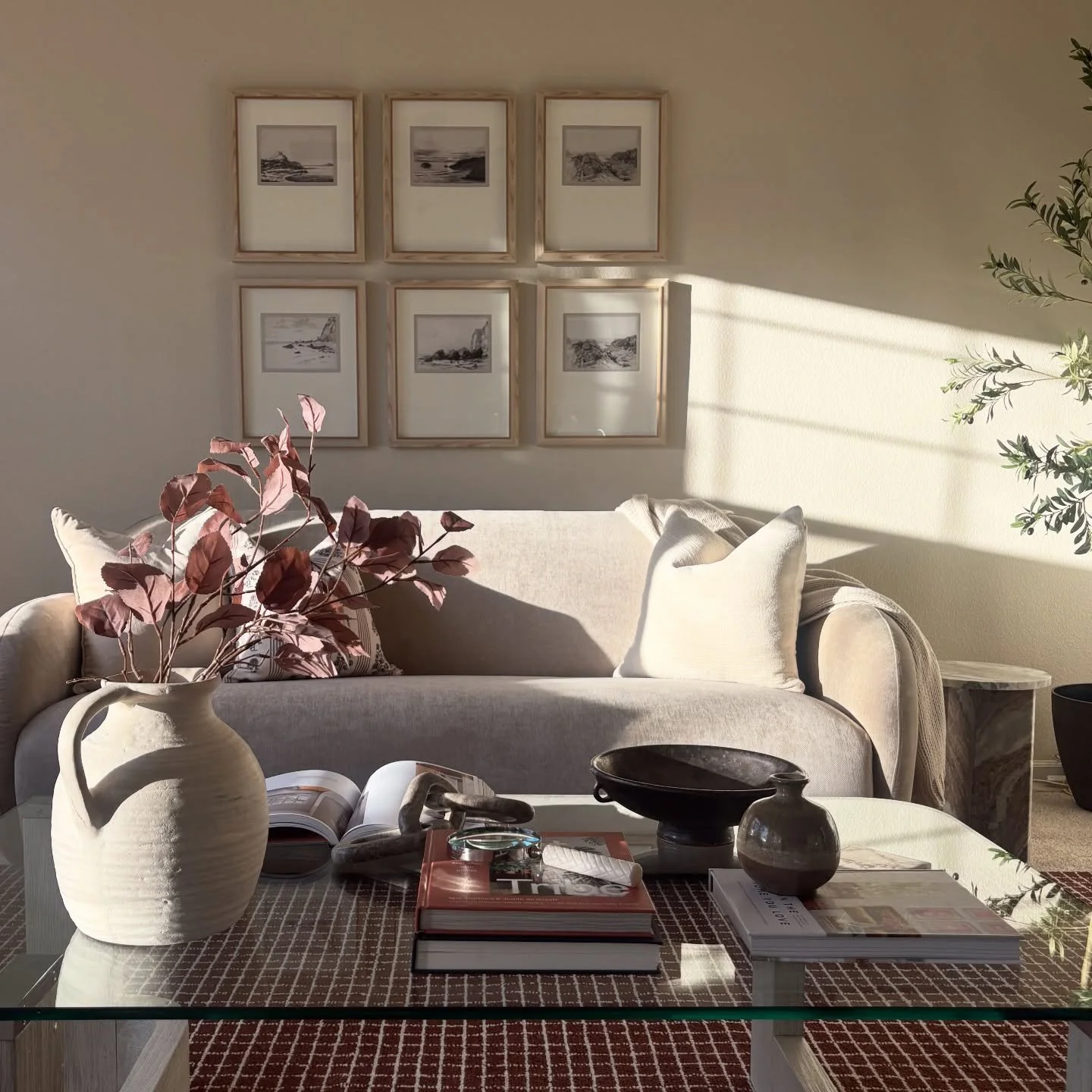 The season is changing and now we wrap up our stages at the perfect golden hour 🌞✨🤍 it's the best! 
.
.
.
#homestaging