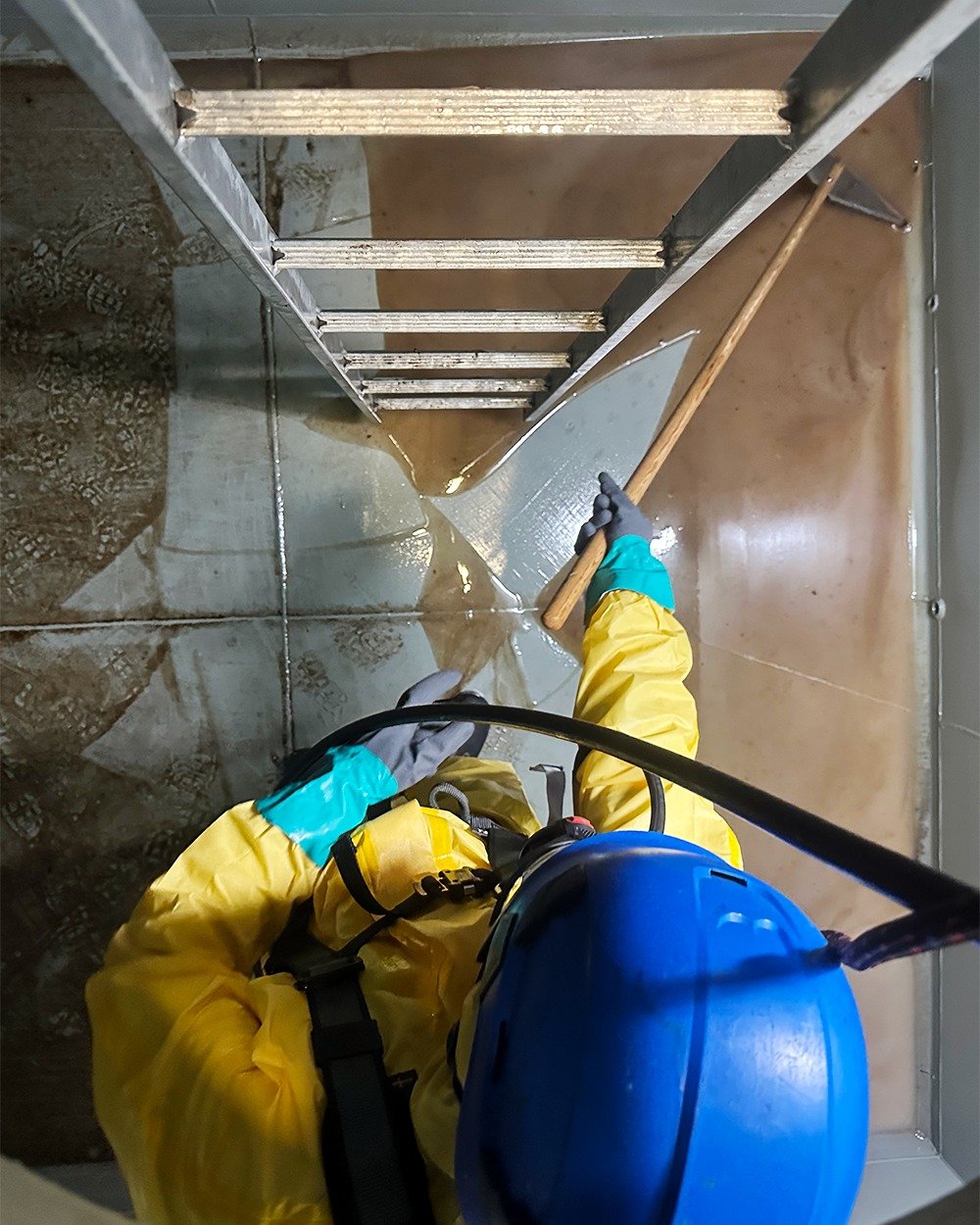 Miksi uusi &ouml;ljy likaantui jo varastossa? 🤔

T&auml;ss&auml; kohteessa uusi &ouml;ljy likaantui jo ennen k&auml;ytt&ouml;&auml;. Syy l&ouml;ytyi varastos&auml;ili&ouml;ist&auml;, joita ei ollut puhdistettu vuosiin. Tyhjennyksen j&auml;lkeen selv