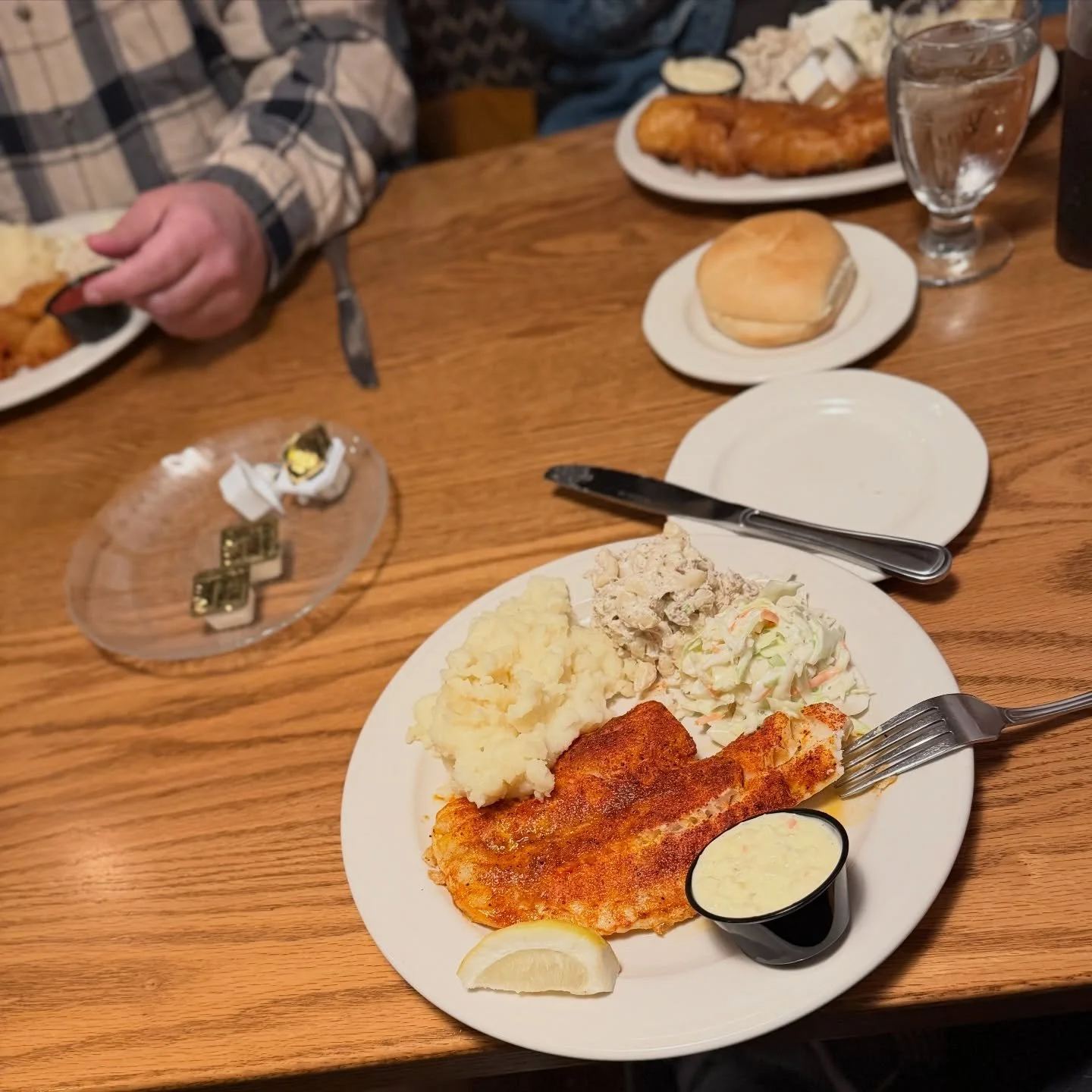 Our first fish fry of the season had to be a north towns staple at Hideaway Grill in North Tonawanda. It&rsquo;s $20, which is kind of expensive (but that seems to be the standard price now 😭), but it&rsquo;s consistently good AND they have tuna mac