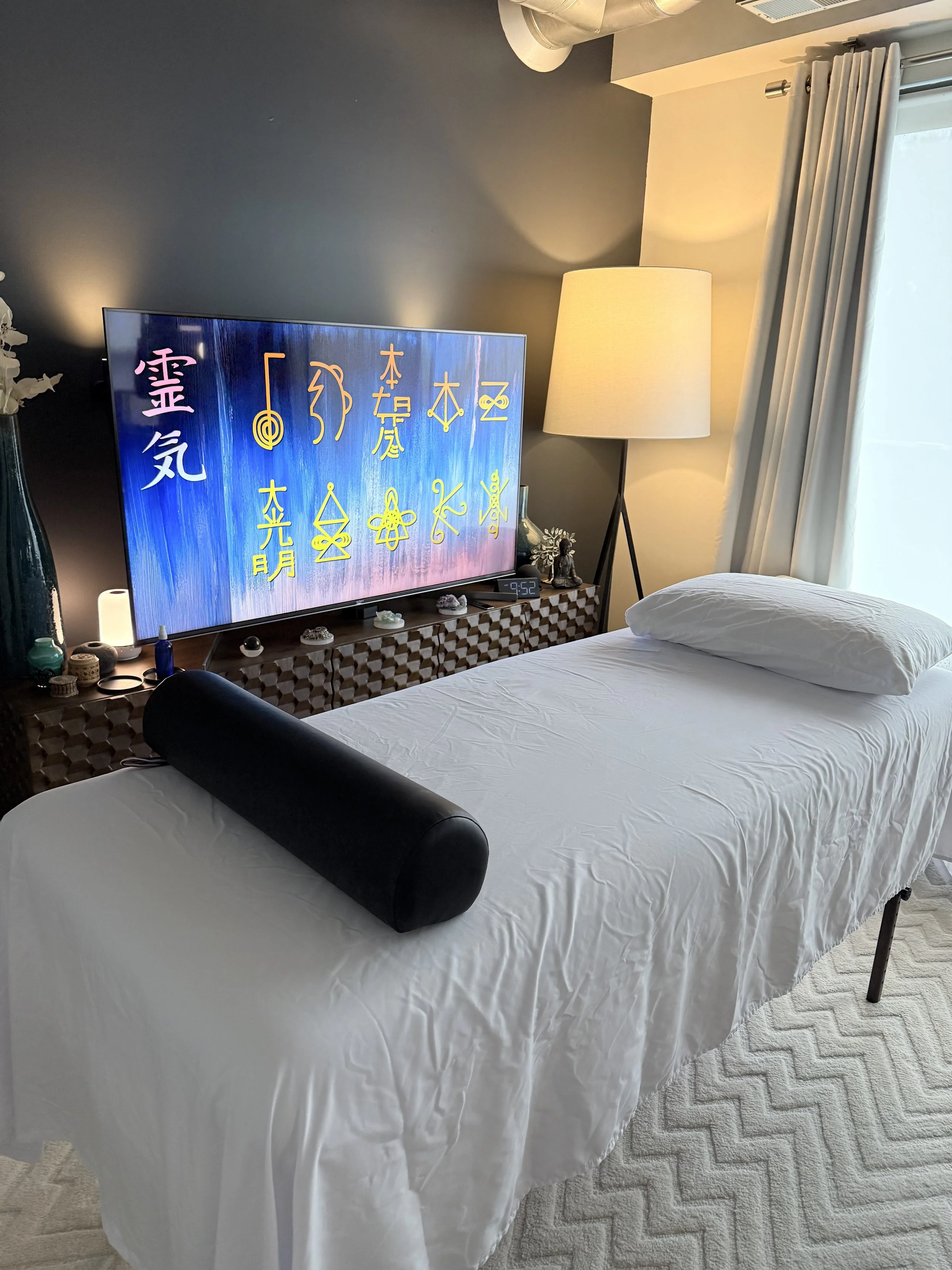 Peaceful, private area to recieve your Reiki healing,