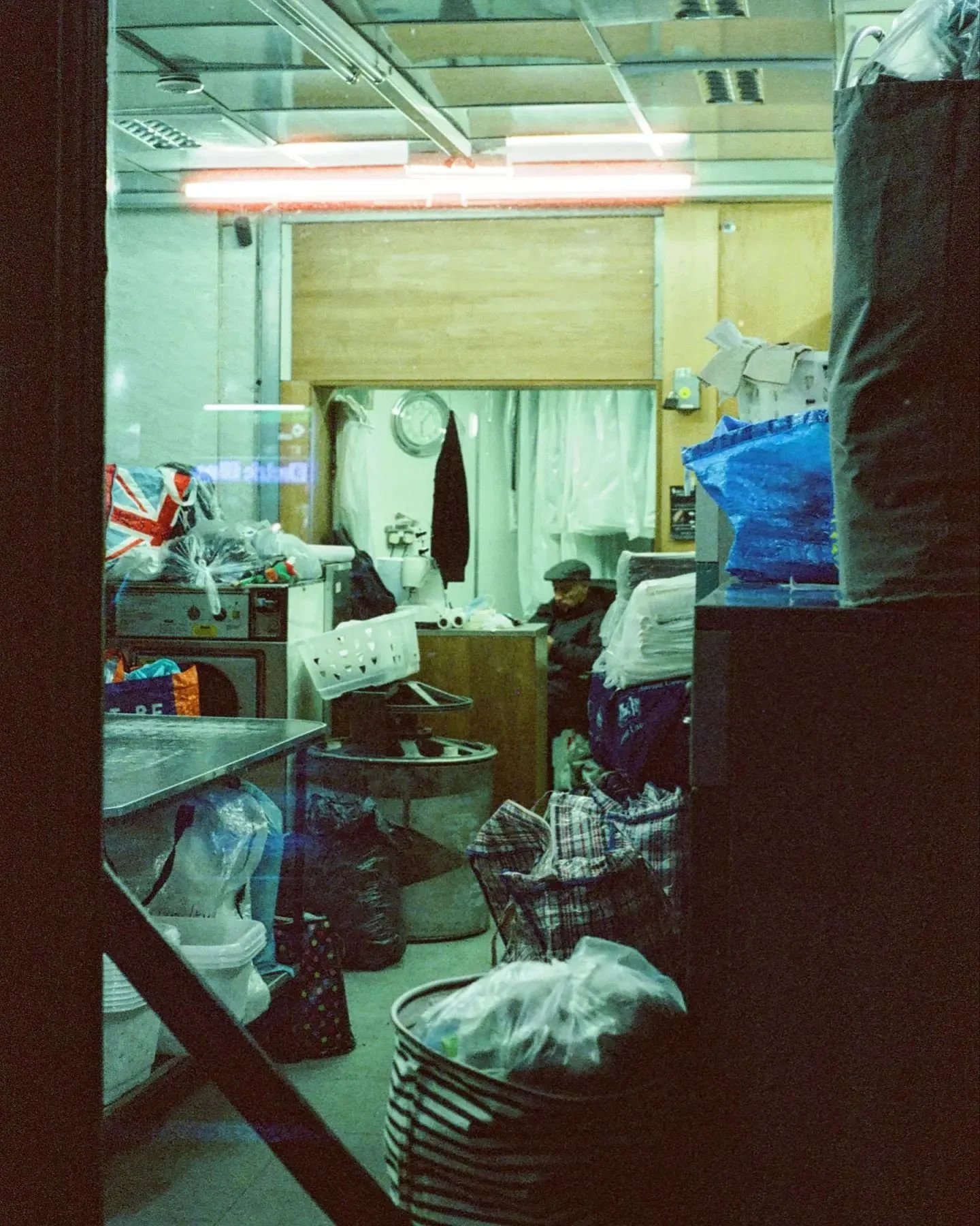 British Bazar 🎞️Cinestill 800T

#cinestill800t #konica #nightfilm #filmisnotdead