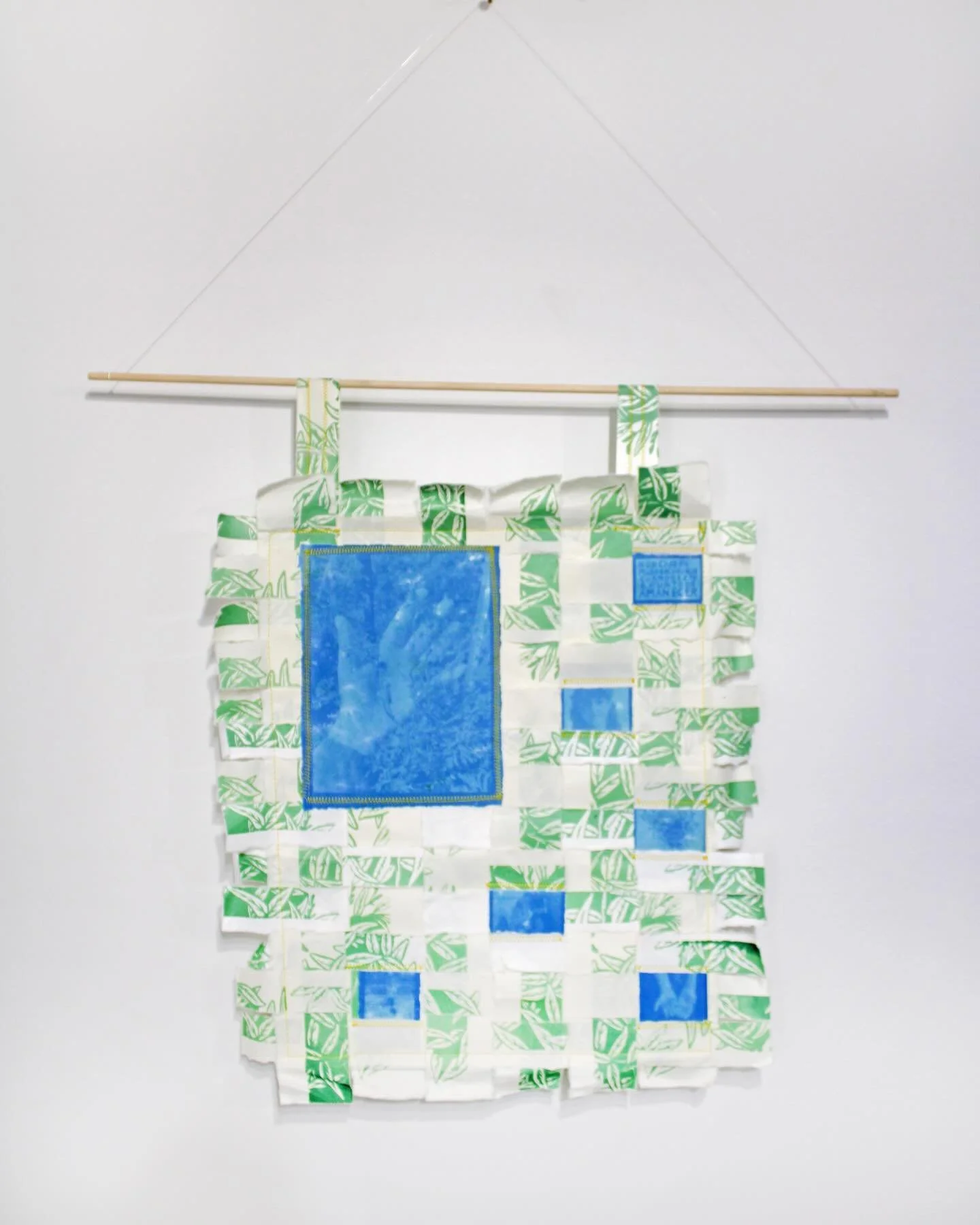Andrea Narno
Adentro, lo que llevo
2024
Woven silkscreened Sekishu paper, solar prints on cotton paper, machine embroidery
11.5 x 17 inches
@graficanarno 

Photos by @karlinche_