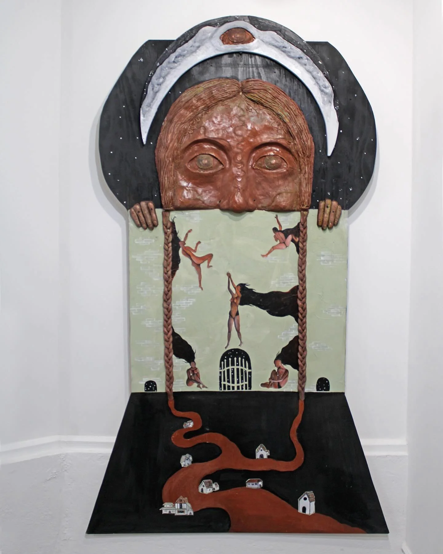 Maya Pen
Que brillaba sobre el muro
2024
Copper cold cast, acrylic, and paper on plywood
6x4 feet

@mayapen 

Photos by @karlinche_