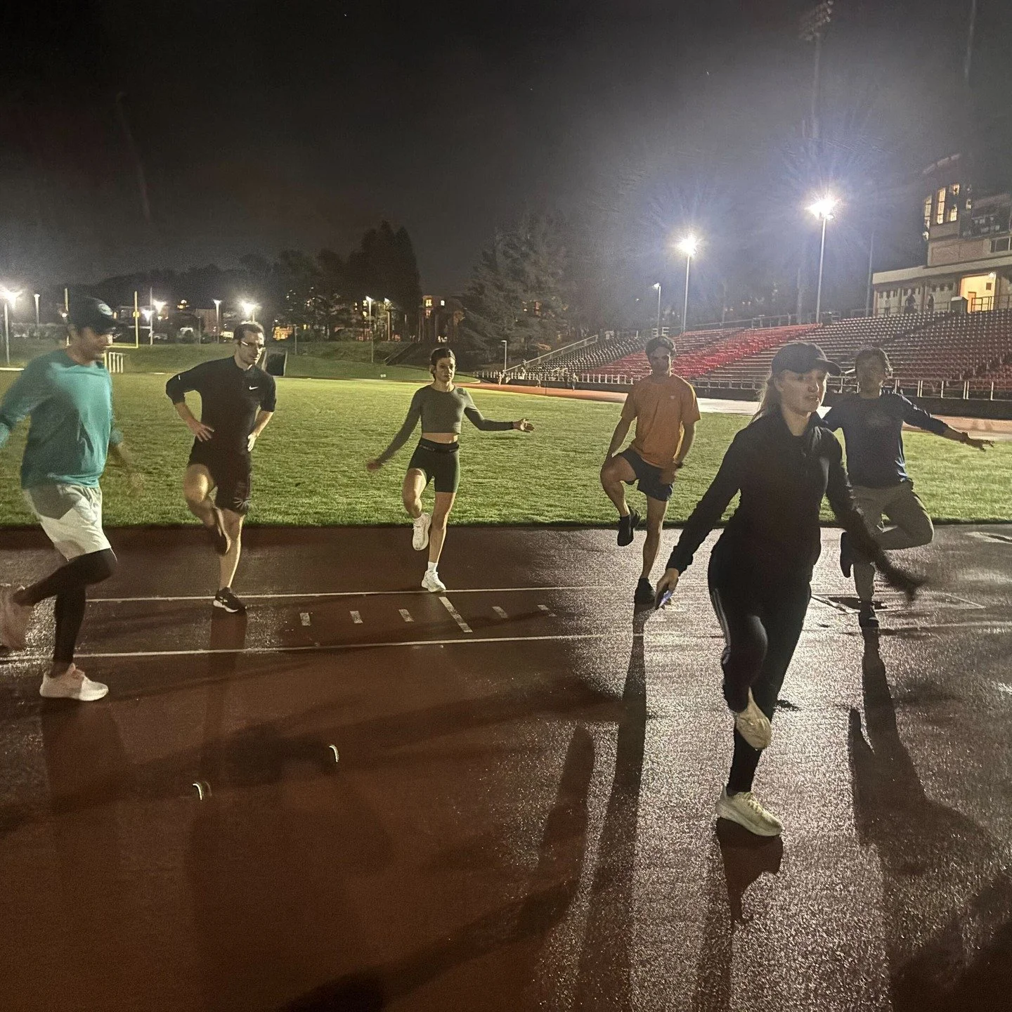 Wrapped up our last Wed track workout of the year last night ✨

800m repeats, relay-style, with teams of three! 

Huge shoutout and thank you to @lena.ogrady_ , our amazing coach (and yes, she&rsquo;s leading us again in 2026 🙌). So grateful for her