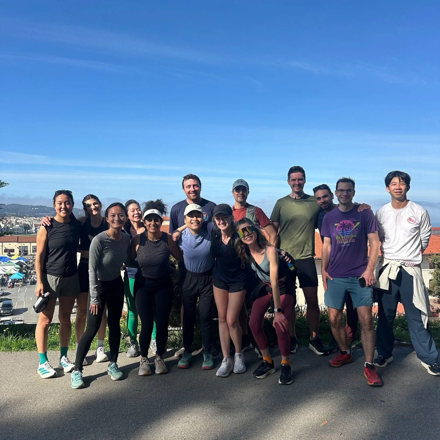 Sunday miles with GGRC 💙

5 miles flat or 7 miles with some elevation; and at this point, no Super Bowl party can feed us now 😅🏈
(but please&hellip; still try, we're very hungry).

Quick PSA for next week 👇
1. Next Sunday we&rsquo;re meeting at G