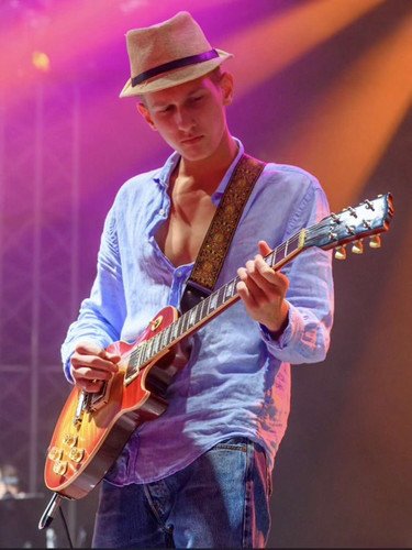 Otto Junior performing live on guitar