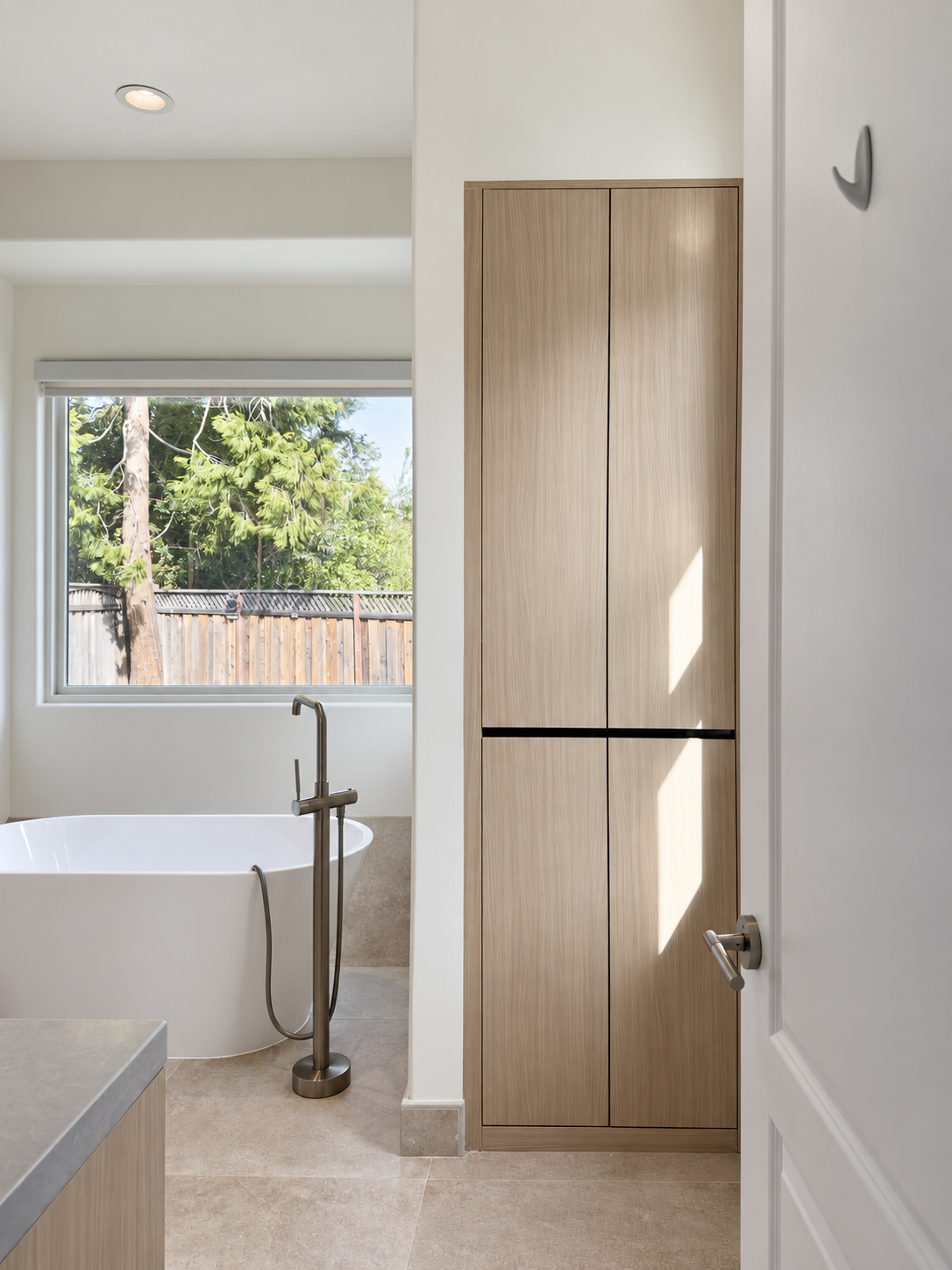 saratoga-residence-bathroom-primary-04.png