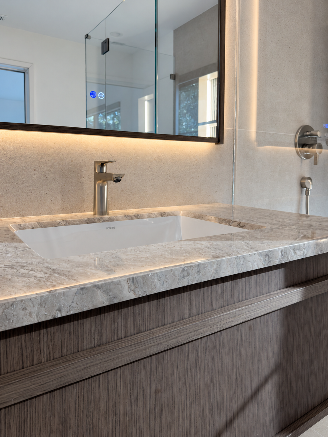 palo-alto-residence-bathroom-03.png