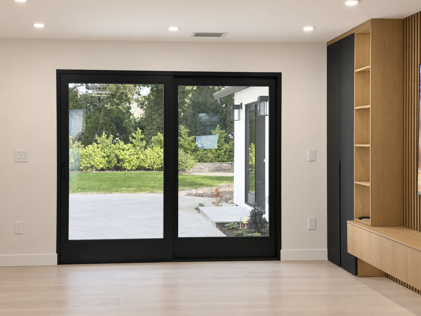 los-altos-residence-sliding-door-01.png
