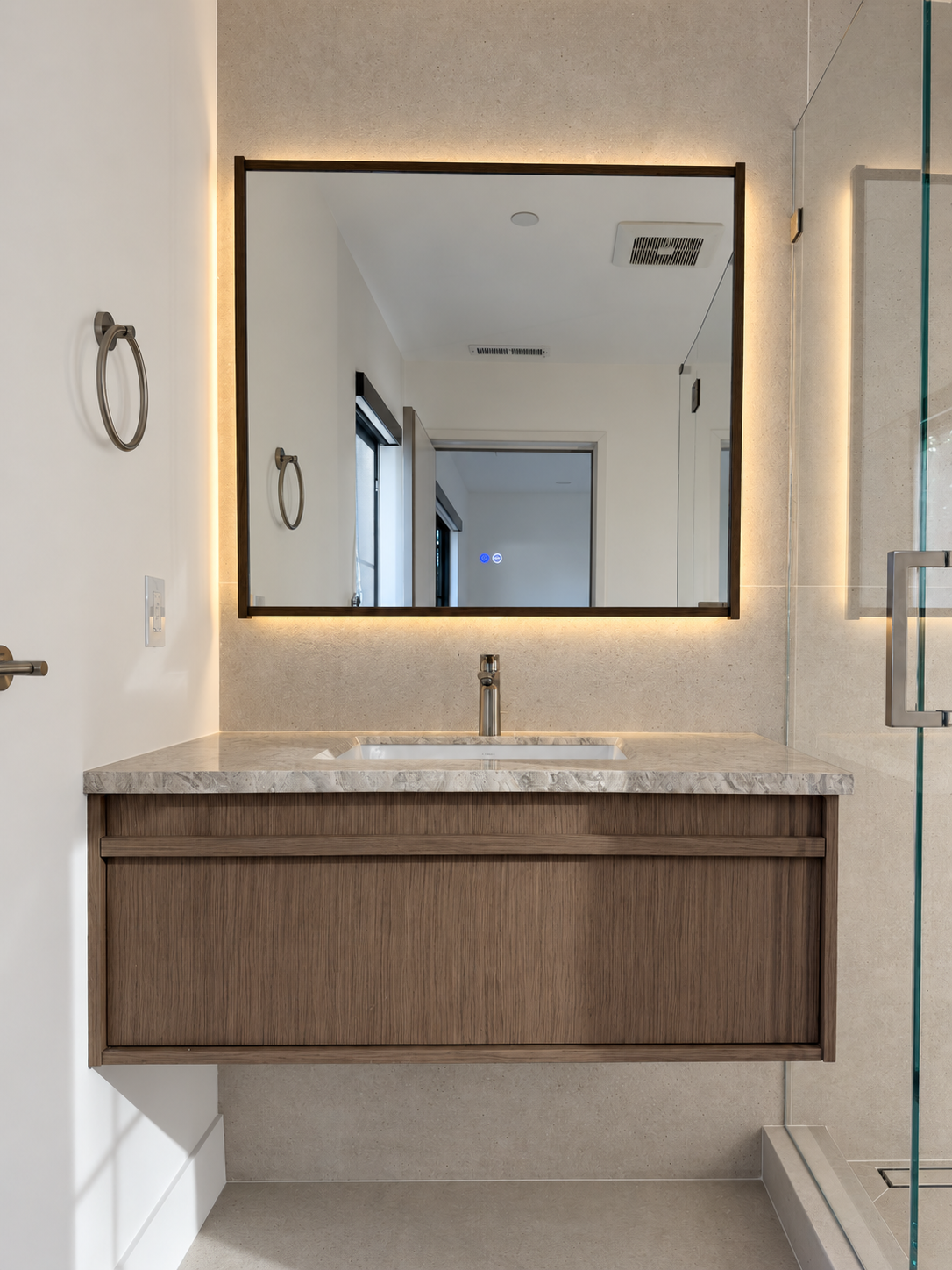 palo-alto-residence-bathroom-02.png