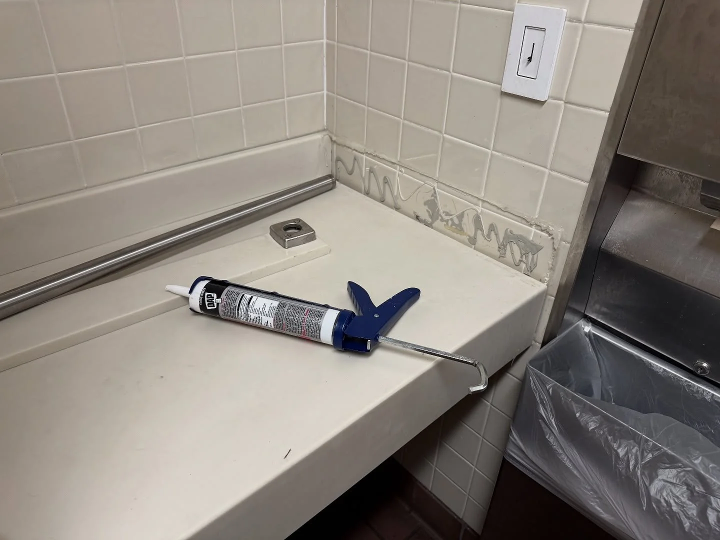 Ewww, this guy was totally working his cock in the Cracker Barrel bathroom 🚽 #xdman #funny #meme #food #crackerbarrel #construction #spelling #working #man