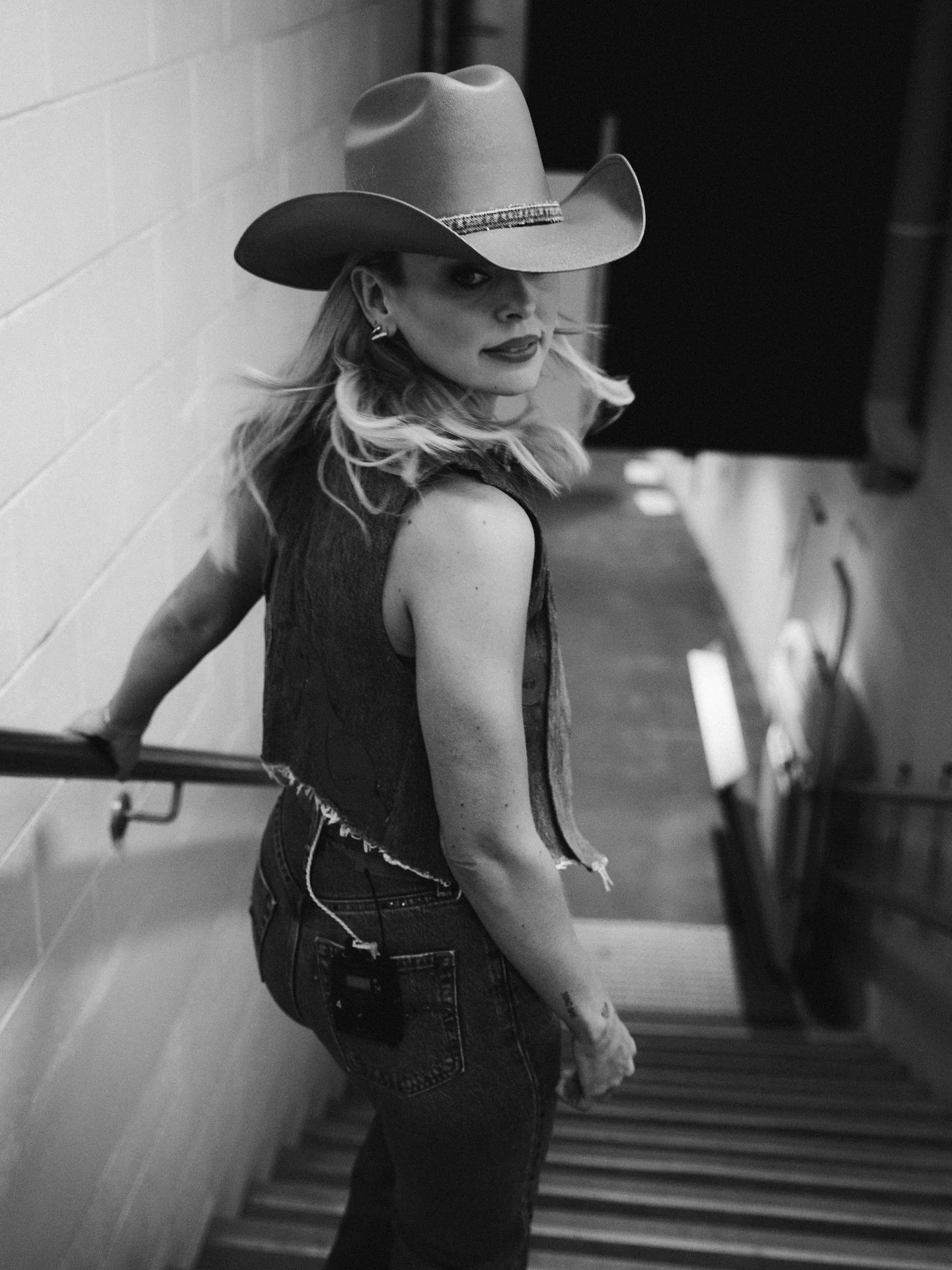 “In life, You’ve gotta YEE the HAW, before the HAW YEE’S you” 
- Here’s to YEEin’ the HAW this weekend! 
See you soon Adelaide β€οΈ 
@thebendmotorsportpark 
πΈ Shot backstage by @eliseabotomey at @sxswsydney 
#coun