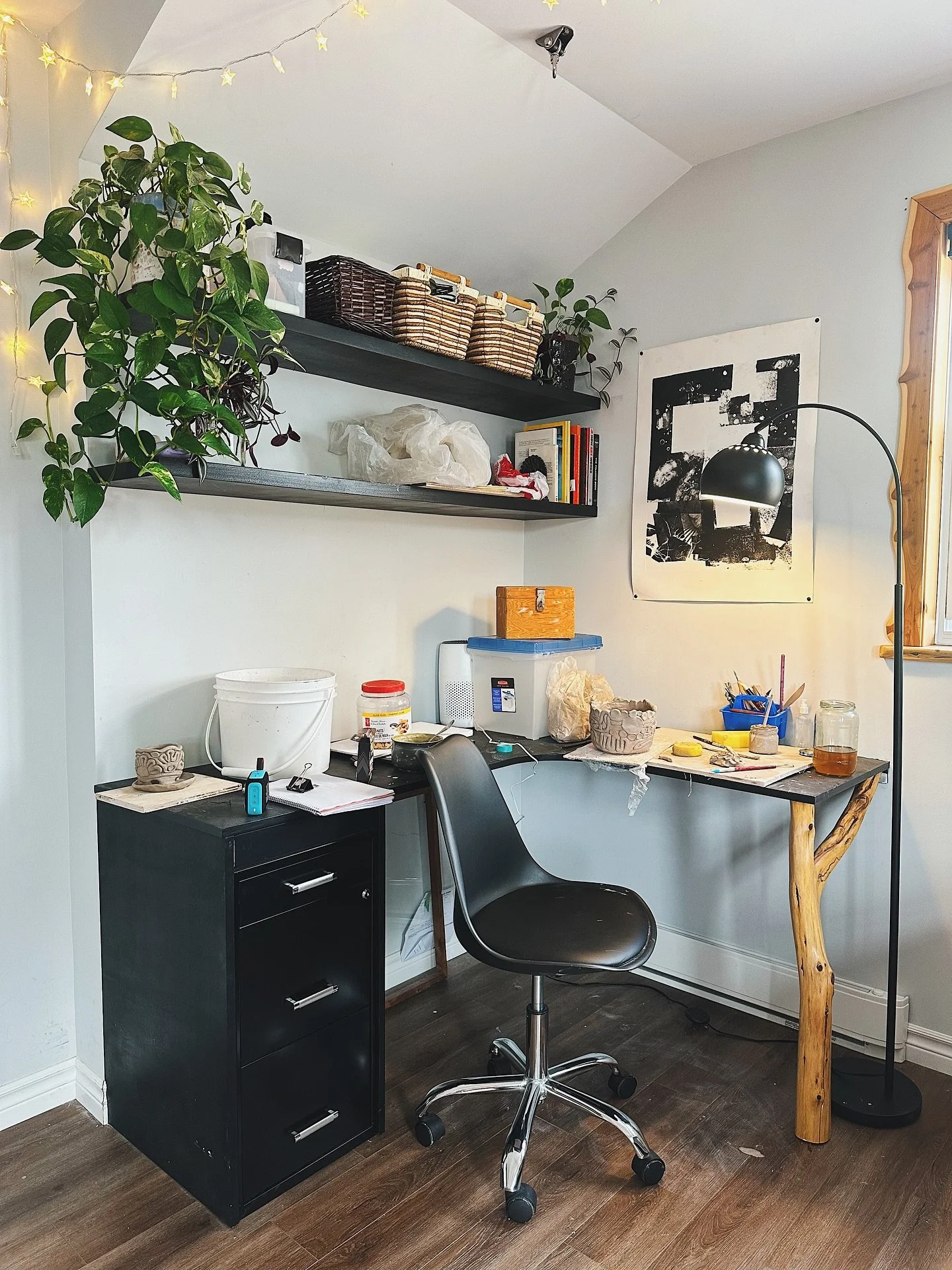 There&rsquo;s a special, primitive feeling that comes with nesting a new studio space; before the aesthetics are perfected, when it&rsquo;s just a simple, functional work space 🌱

I&rsquo;ve been in my new apartment for over a month now, waiting for
