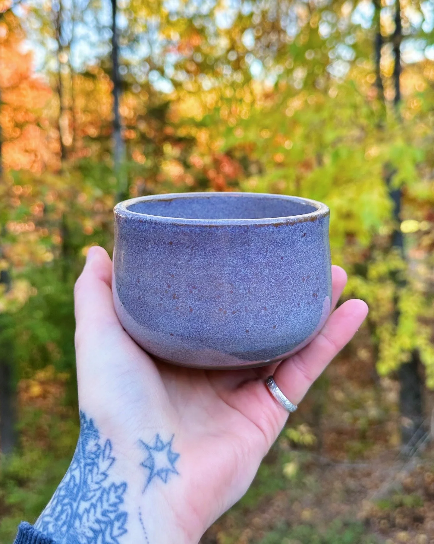 Snack bowls, cups and mugs (oh my!)

These (and so many others) will be available in my next sale in the beginning of December. More details to come closer-to! 

#handmadepottery #stonewarepottery #maycoglazes #amacoglazes