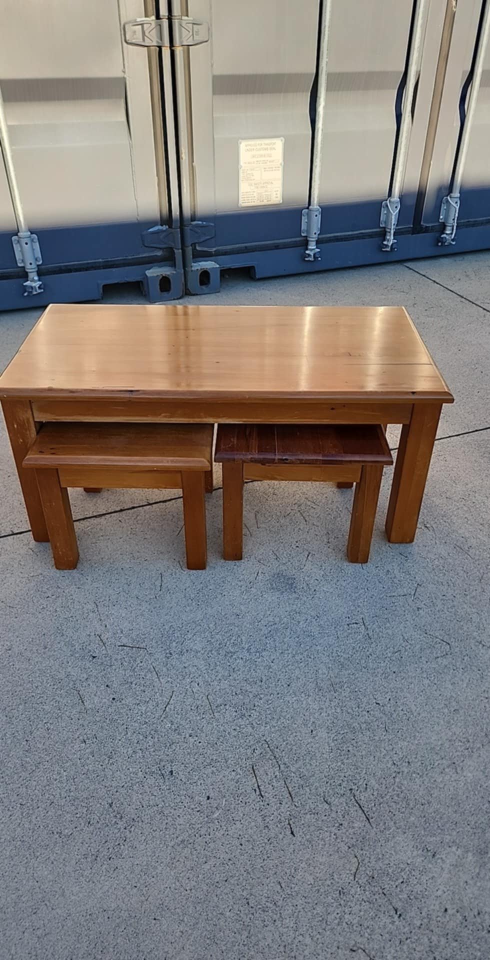 Solid wood nest of tables