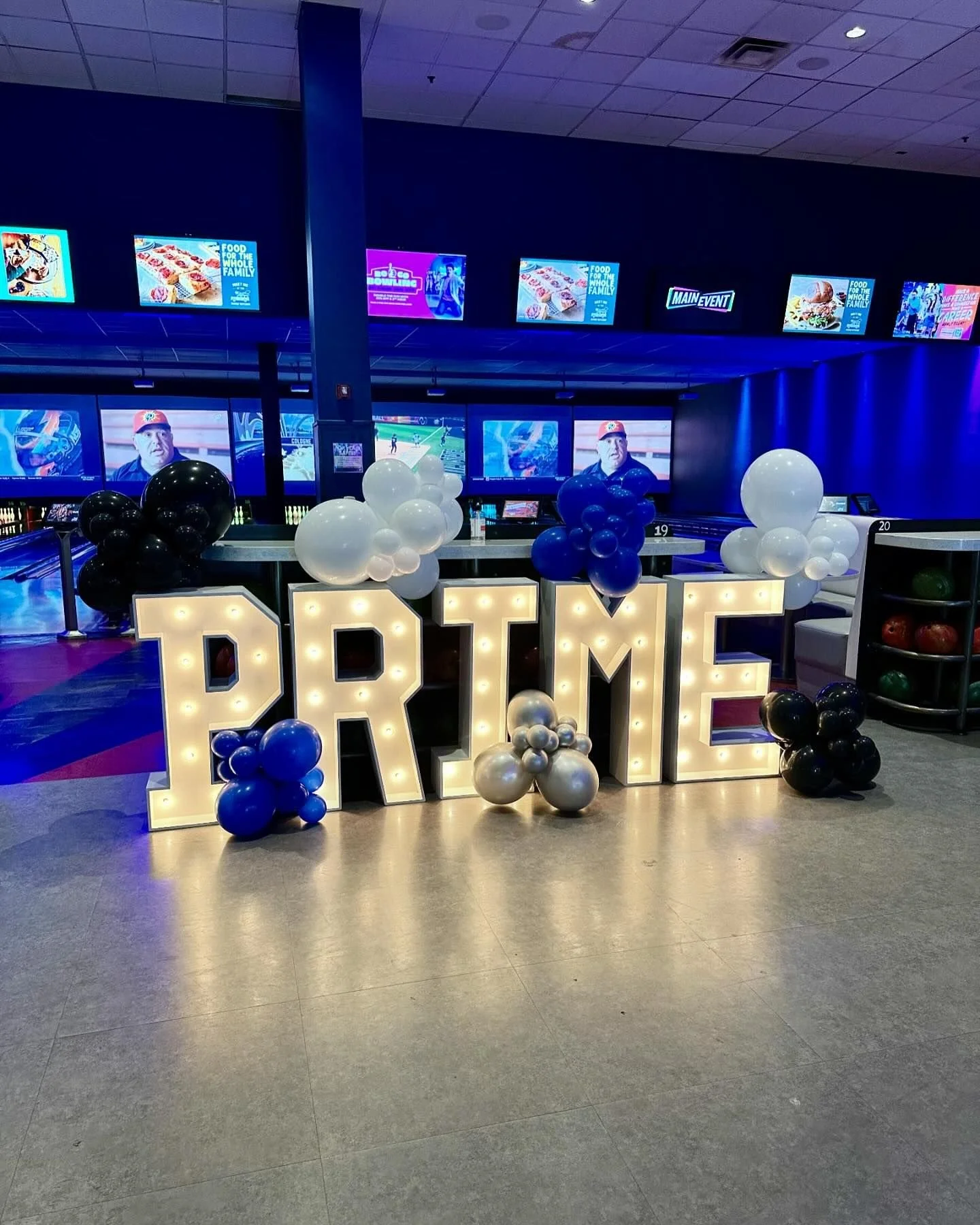 marquee letters with balloon clusters
