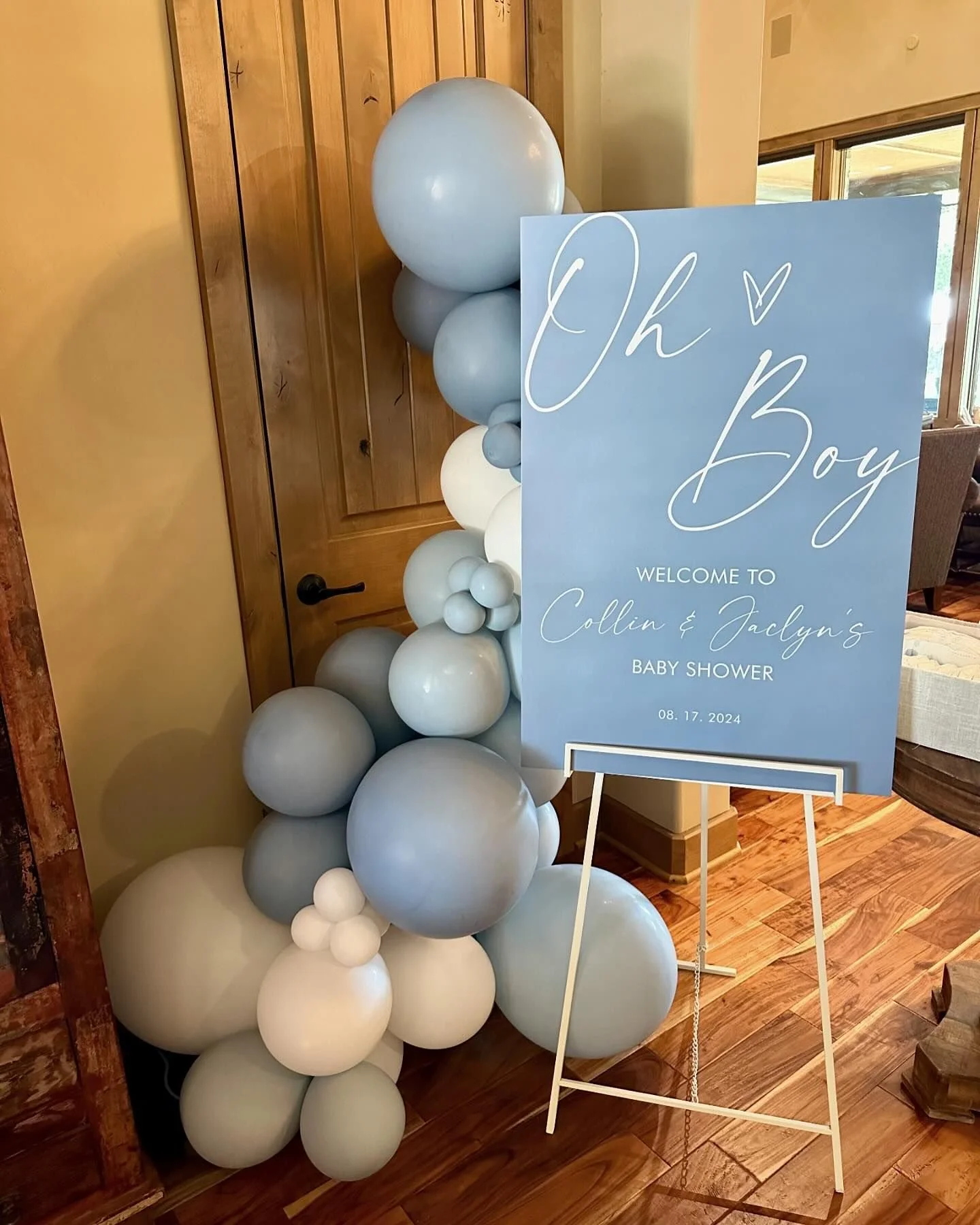 balloon garland on easel