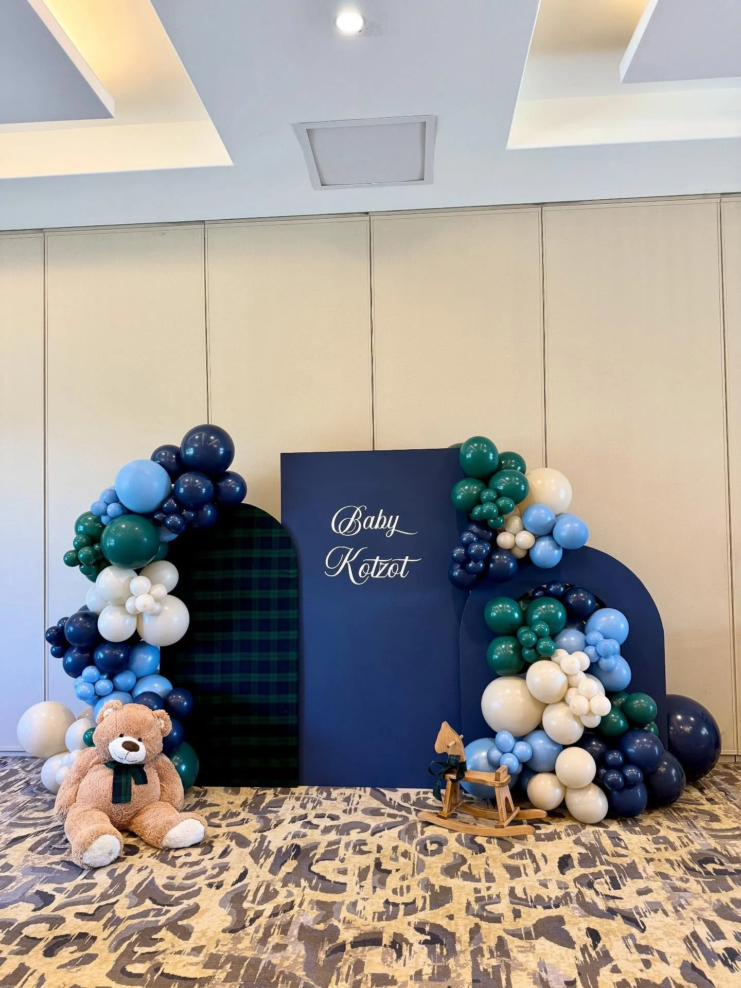 A dreamy baby shower for Baby Kotzot 🧸💙

#dfw #dfwballoons #dfwballoonartist #backdrop #polobear #ralphlauren #balloondecor #tuftex #sempertex #balloongarland #balloonbackdrop #babyshower #babyshowerballoons #babyshowerbackdrop #dallas #ntx #ralphl