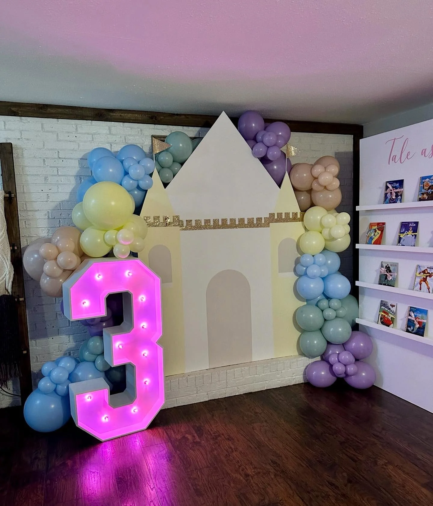 A trip down memory lane because it&rsquo;s almost time for Emby&rsquo;s FOURTH birthday 🥲 she has had some cuuuuute parties, but we are so excited for her theme this year 🤭

* if you&rsquo;re new here, EmKay is named after Julie&rsquo;s first grand