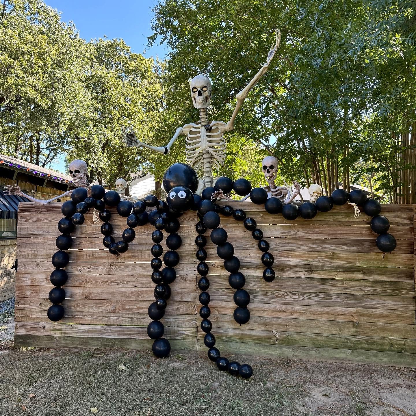 Happy Halloween!!! 🕸️👻🎃

#dfw #dfwballoons #dfwballoonartist #backdrop
#balloondecor #tuftex #sempertex #balloongarland #balloonbackdrop #ntx #partyrentals #dfwevents #halloween #halloweenballoons #halloweenpartyideas #marqueeletters #balloontower