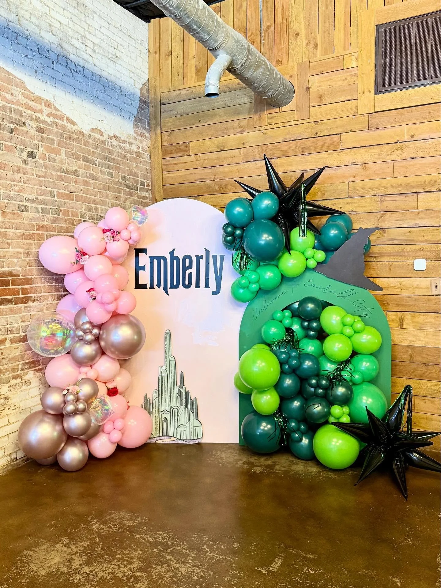 Unlimited 💕💚

#dfw #dfwballoons #dfwballoonartist #backdrop
#balloondecor #tuftex #sempertex #balloongarland #balloonbackdrop #ntx #partyrentals #dwevents #venue #dwvenues #sangertx #birthday #birthdayparty #birthdaygirl #fourthbirthday #wicked #wi