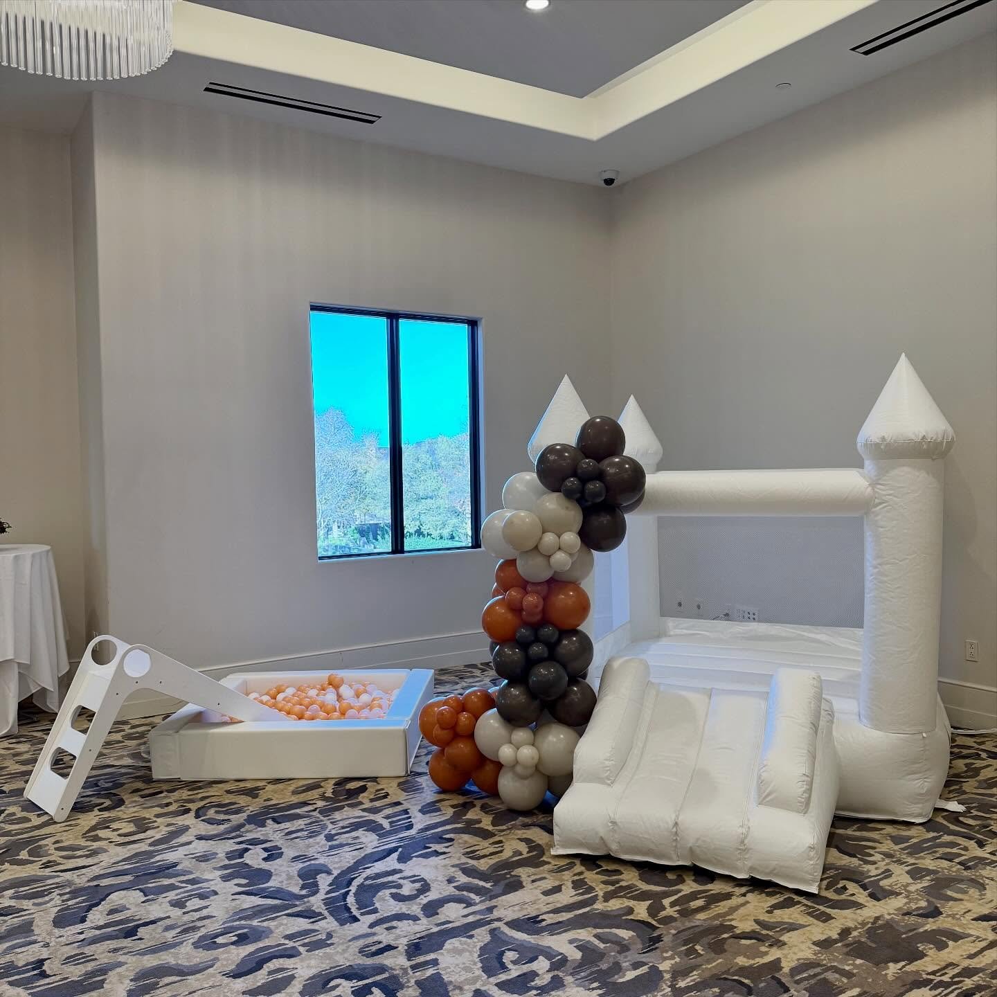 A perfect Friendsgiving set up for the littles 🍂🧡