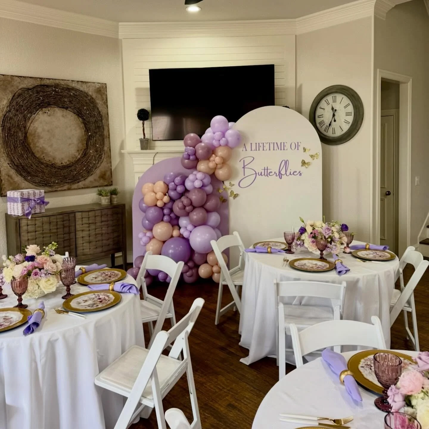 Loving all the purple for this sweet bridal shower theme 💜

@thegrandpoppy 
@cateredrootstx