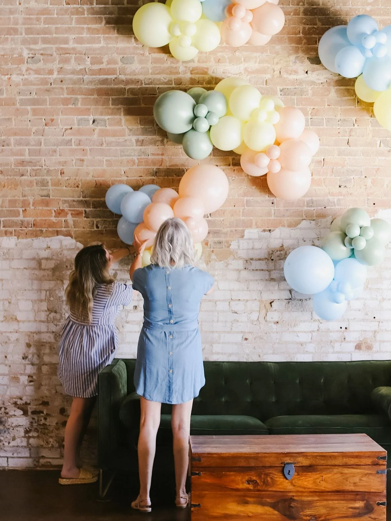 Did you know that in addition to owning EmKay, we are also proud owners of Riley&rsquo;s Room Event Studio! Located in Historic Downtown Sanger with accommodations for 100 guests ✨ if you&rsquo;re looking for a venue for an upcoming event, let us kno