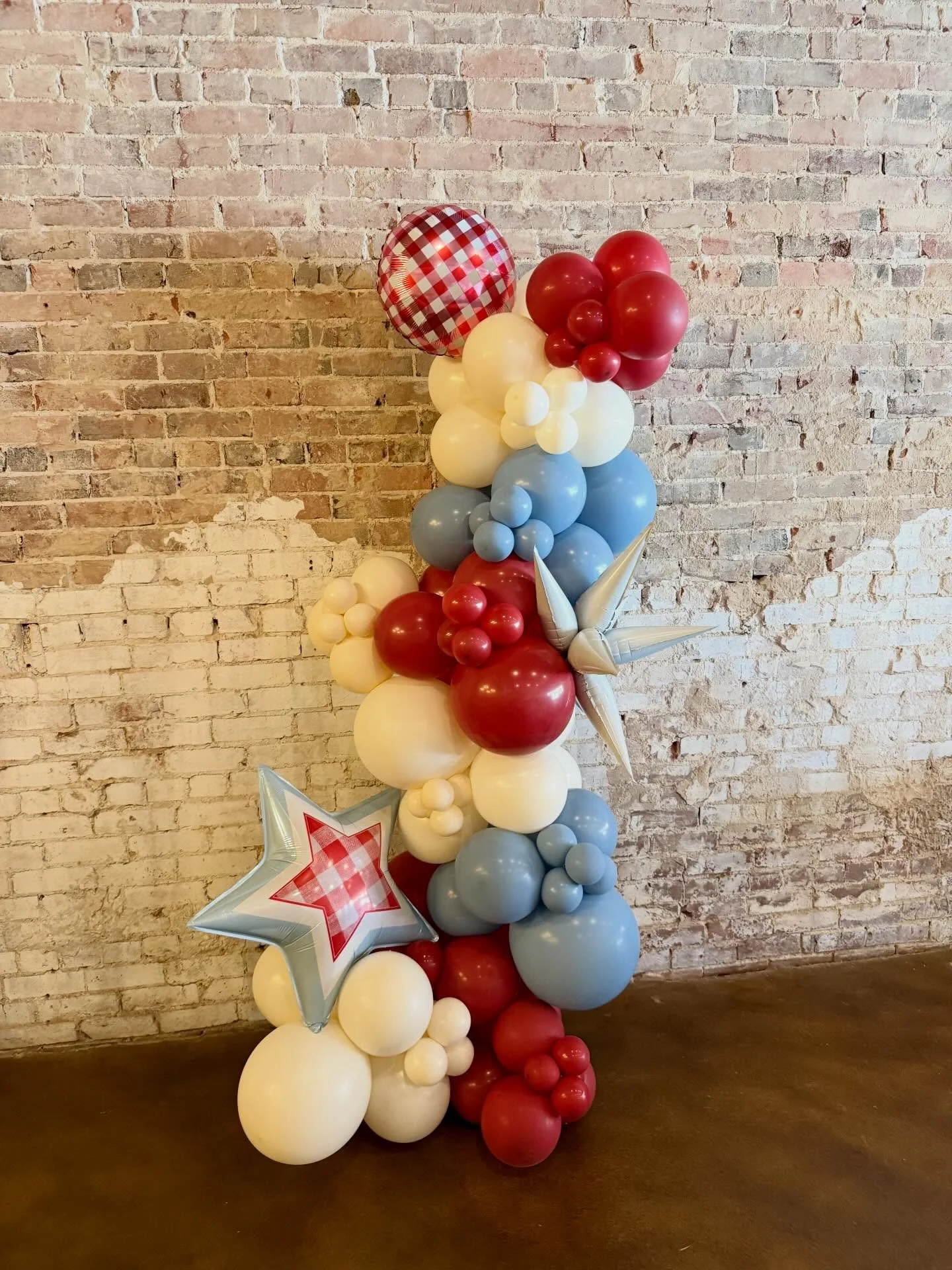 All American Baby ❤️
A cutie 7 ft garland for a baby shower at our venue!
@rileysroomeventstudio 
@aabtexas