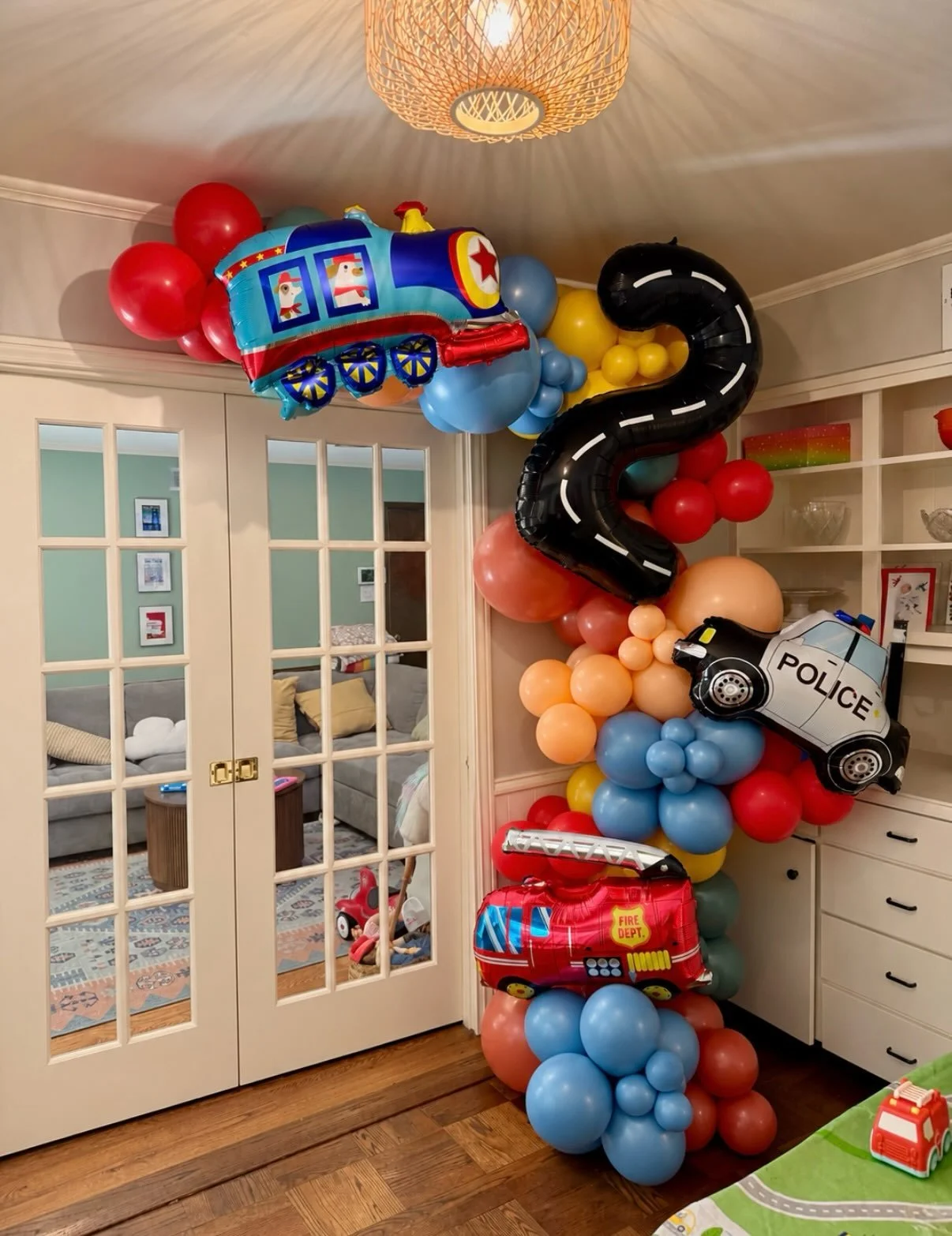 Honk, beep, choo choo! 🚂🚔🏁

@amorfati.arts 

#dfwballoons #balloongarlands #birthdayballoons #secondbirthday #dallasballoons