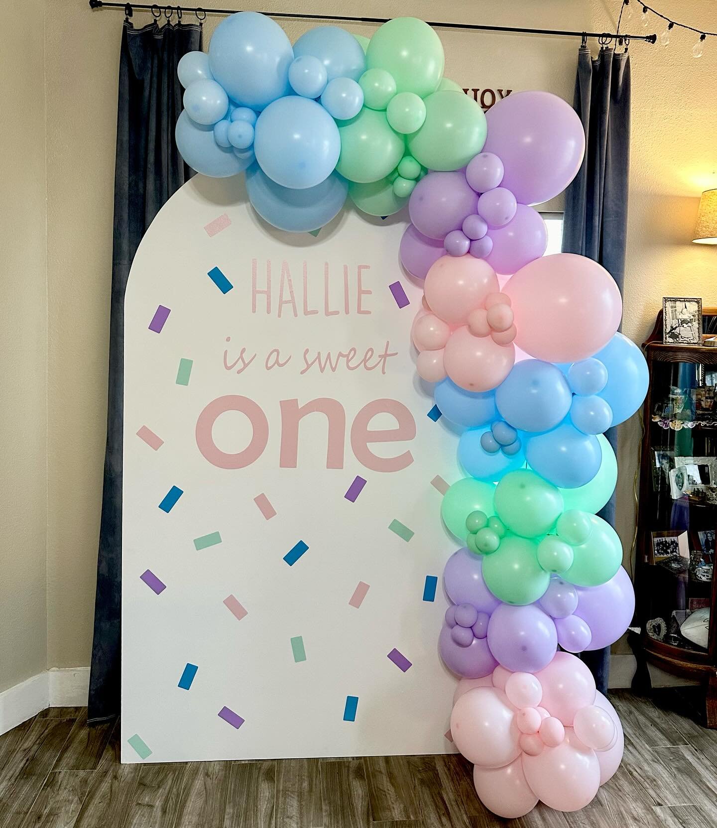 7x4 wood backdrop with vinyl and 8-10 ft balloon garland