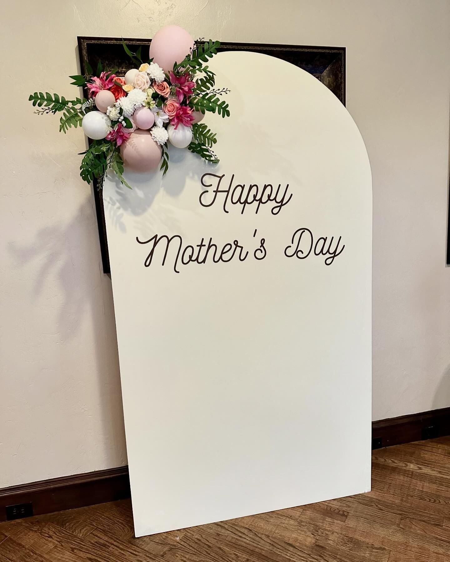 7x4 wood arch backdrop with vinyl and silk floral balloon bouquet