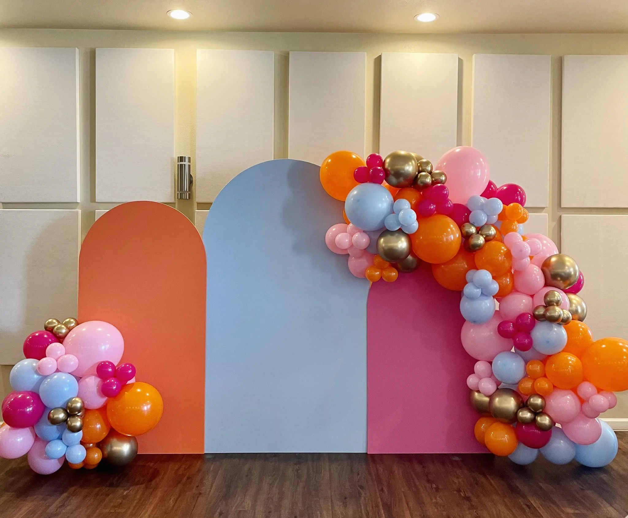 7x4 wood arch backdrop, 6x3 wood arch backdrop, 5x3 wood arch backdrop and 10-12 ft balloon garland/cluster